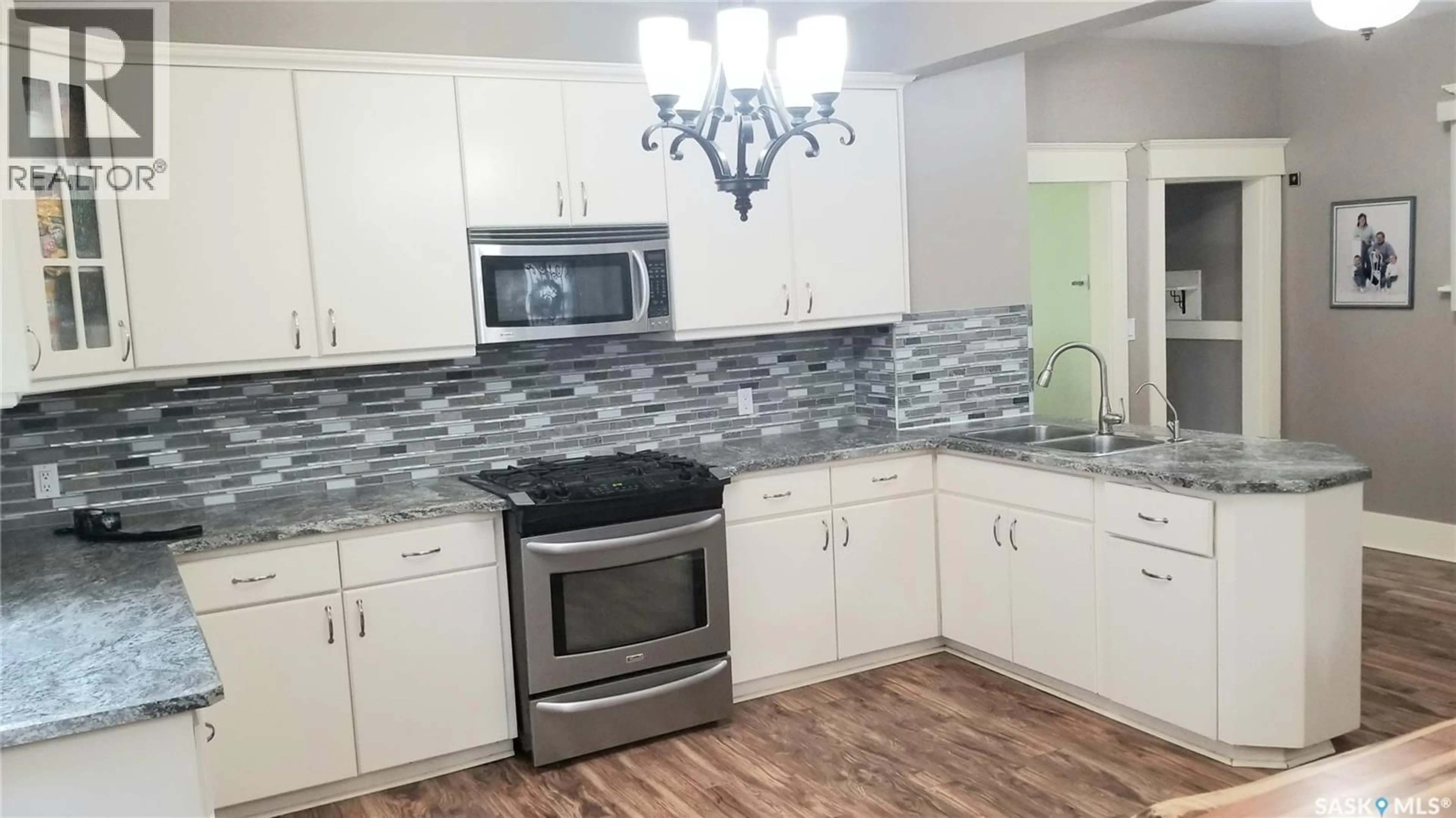 Open concept kitchen, ceramic/tile floor for 1422 CAMERON STREET, Regina Saskatchewan S4T2T4