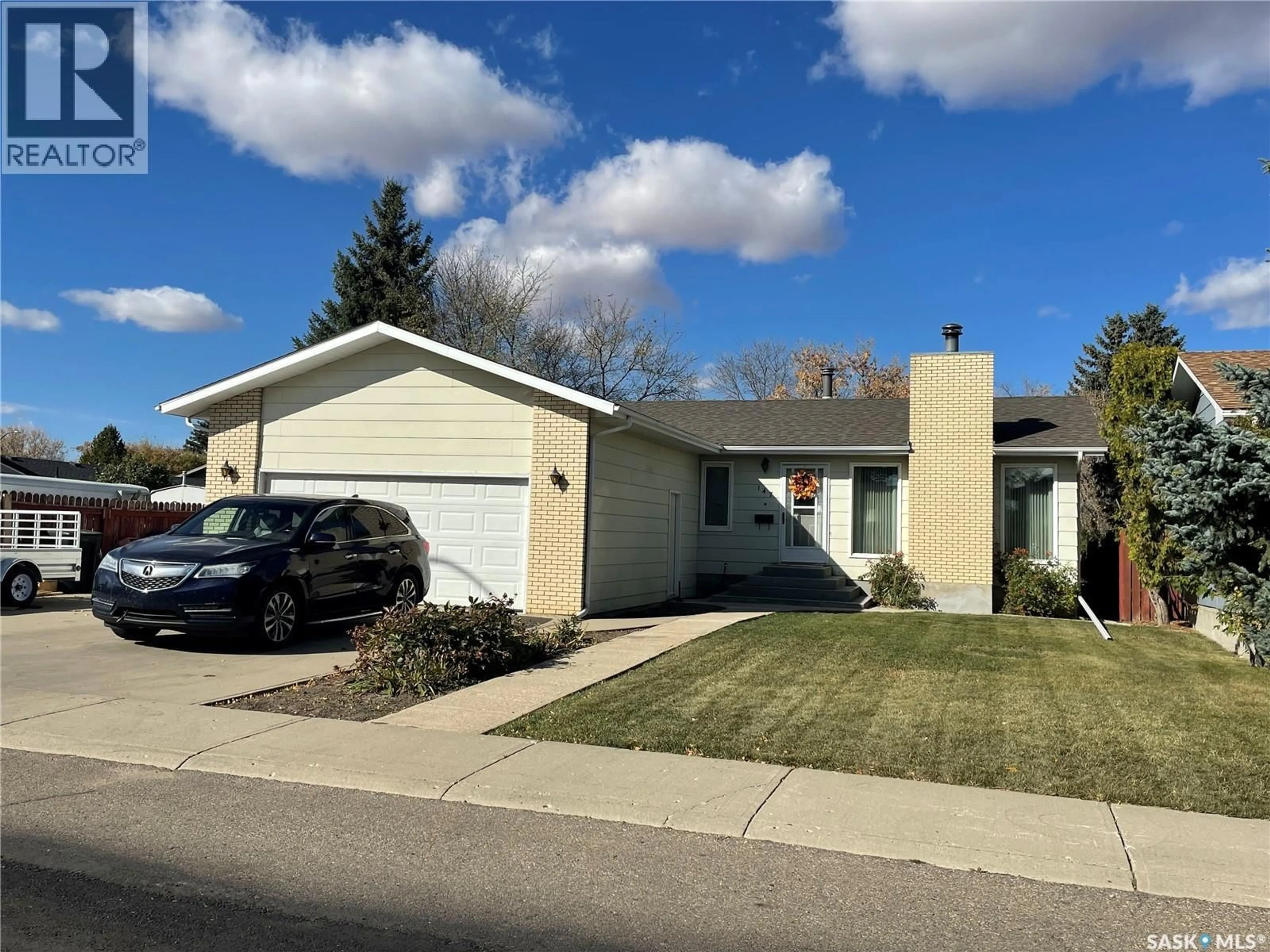 Home with vinyl exterior material, street for 147 ARRAND CRESCENT, Saskatoon Saskatchewan S7M5A3