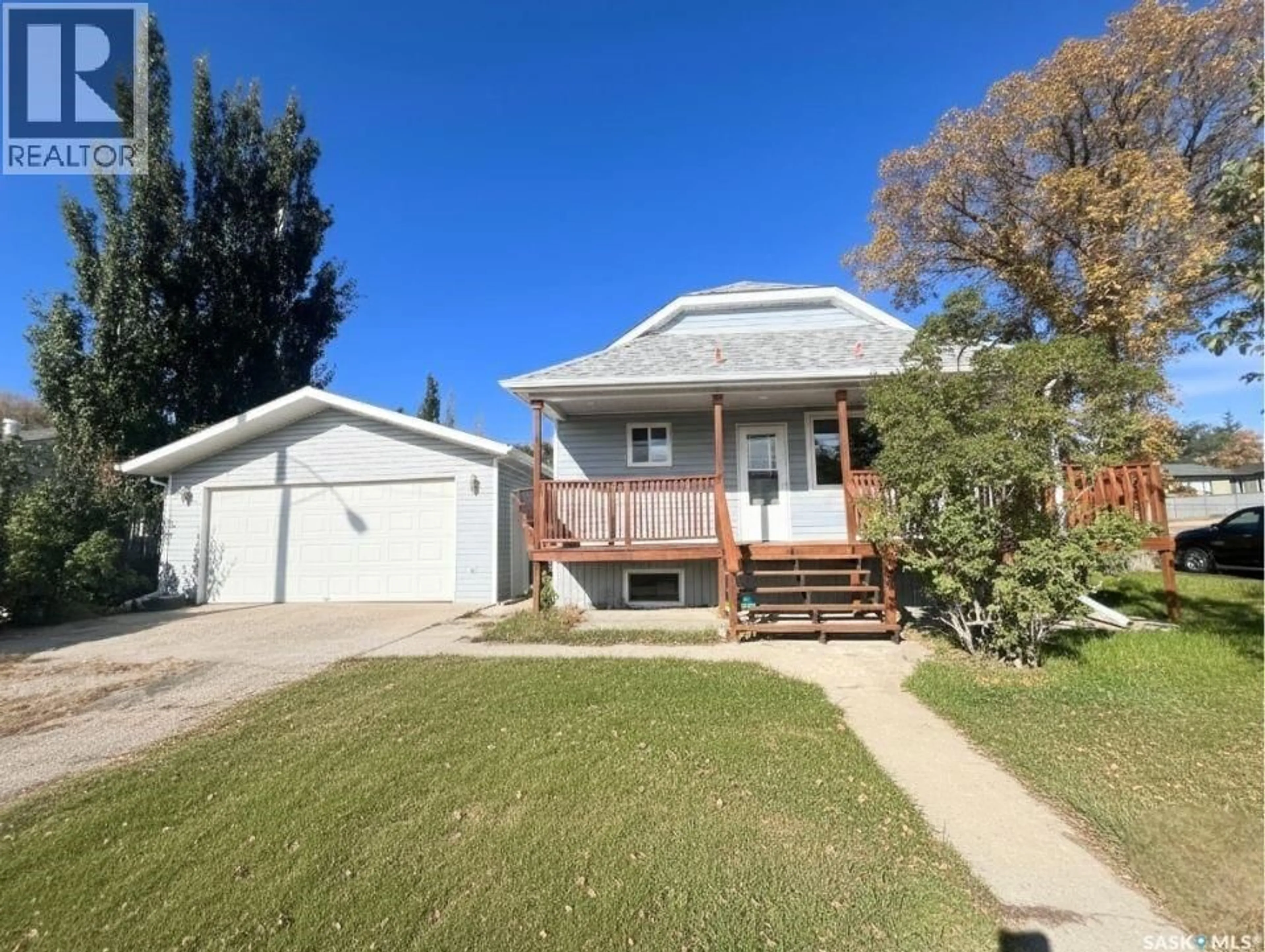 A pic from outside/outdoor area/front of a property/back of a property/a pic from drone, street for 637 NORTH RAILWAY STREET, Swift Current Saskatchewan S9H1C9