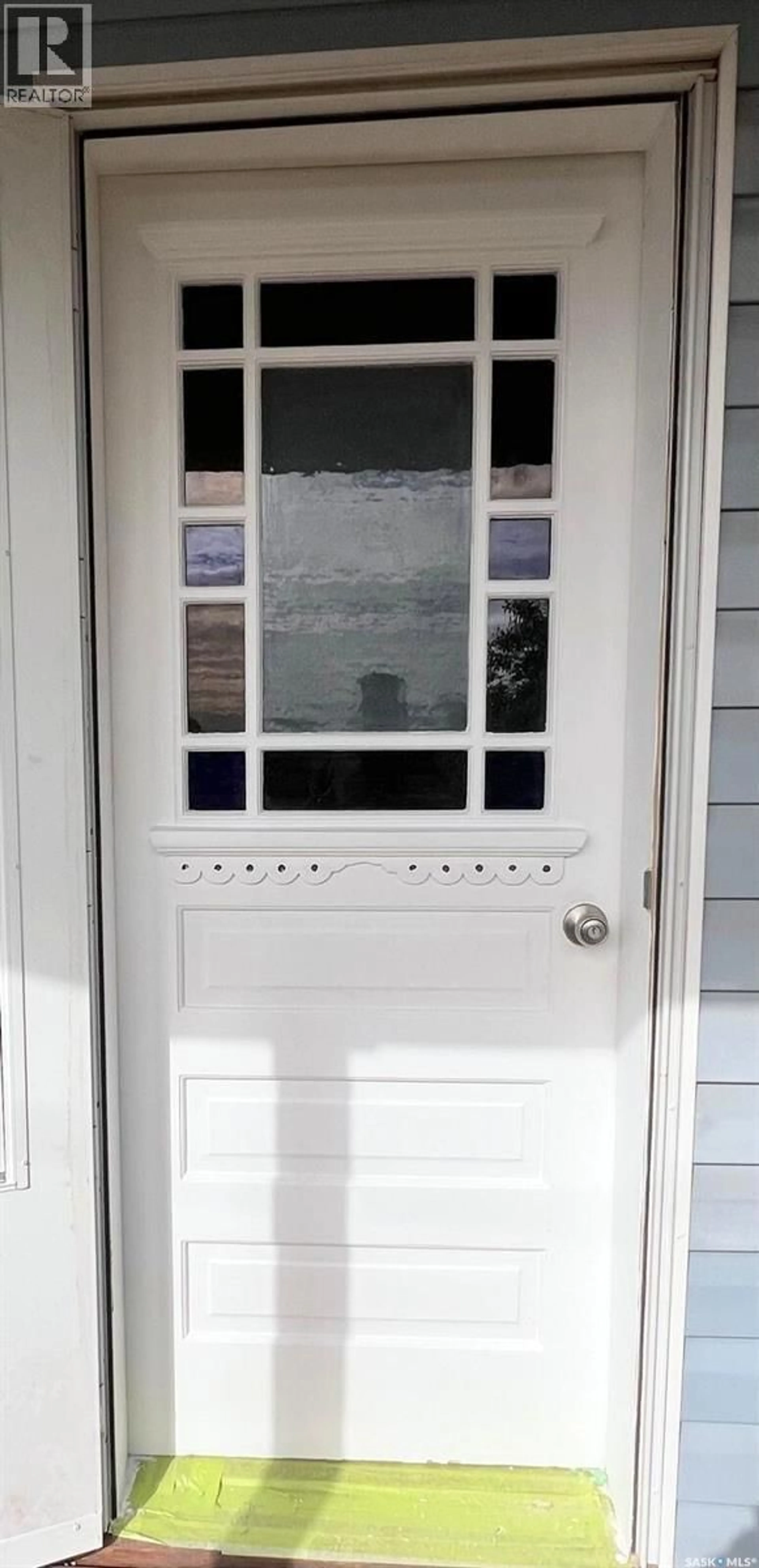 Indoor entryway for 637 NORTH RAILWAY STREET, Swift Current Saskatchewan S9H1C9