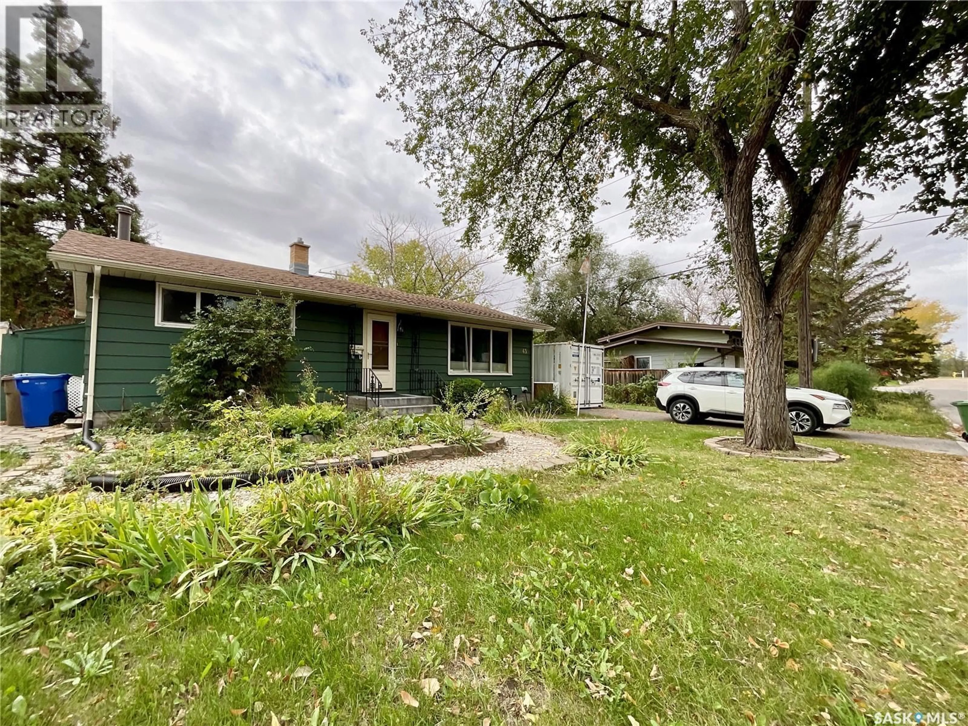 A pic from outside/outdoor area/front of a property/back of a property/a pic from drone, street for 43 HAWTHORNE CRESCENT, Regina Saskatchewan S4S4Y1