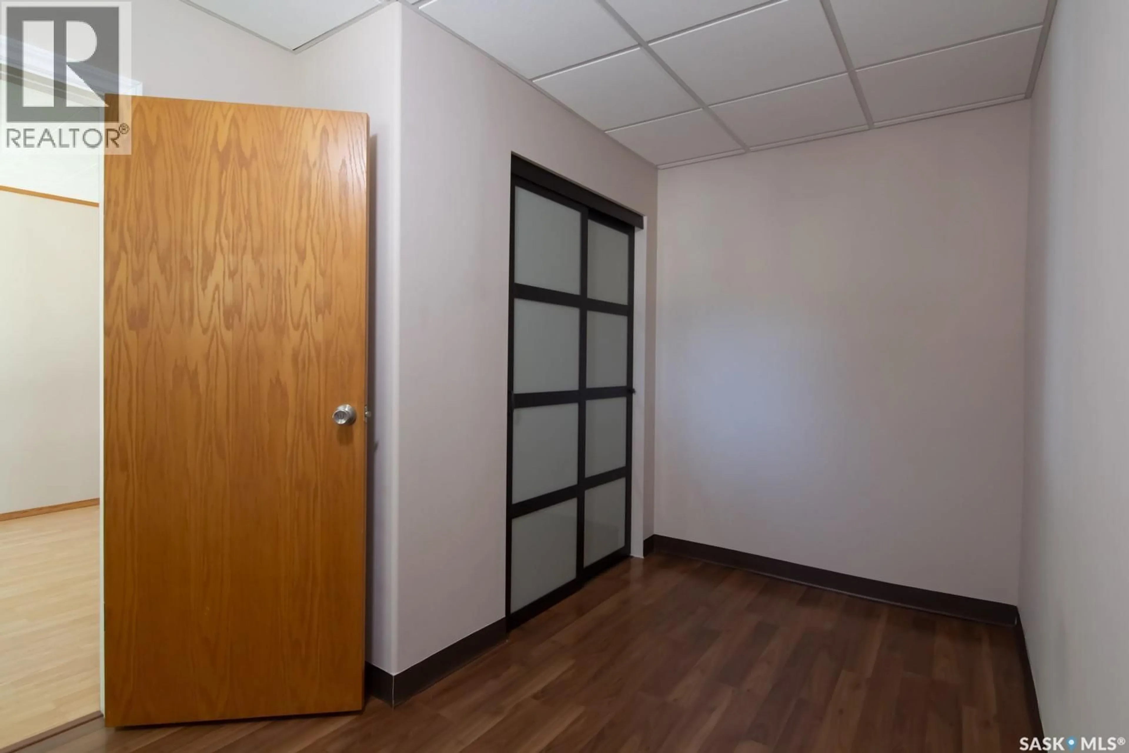 A pic of a room for 1419 E AVENUE N, Saskatoon Saskatchewan S7L1T7