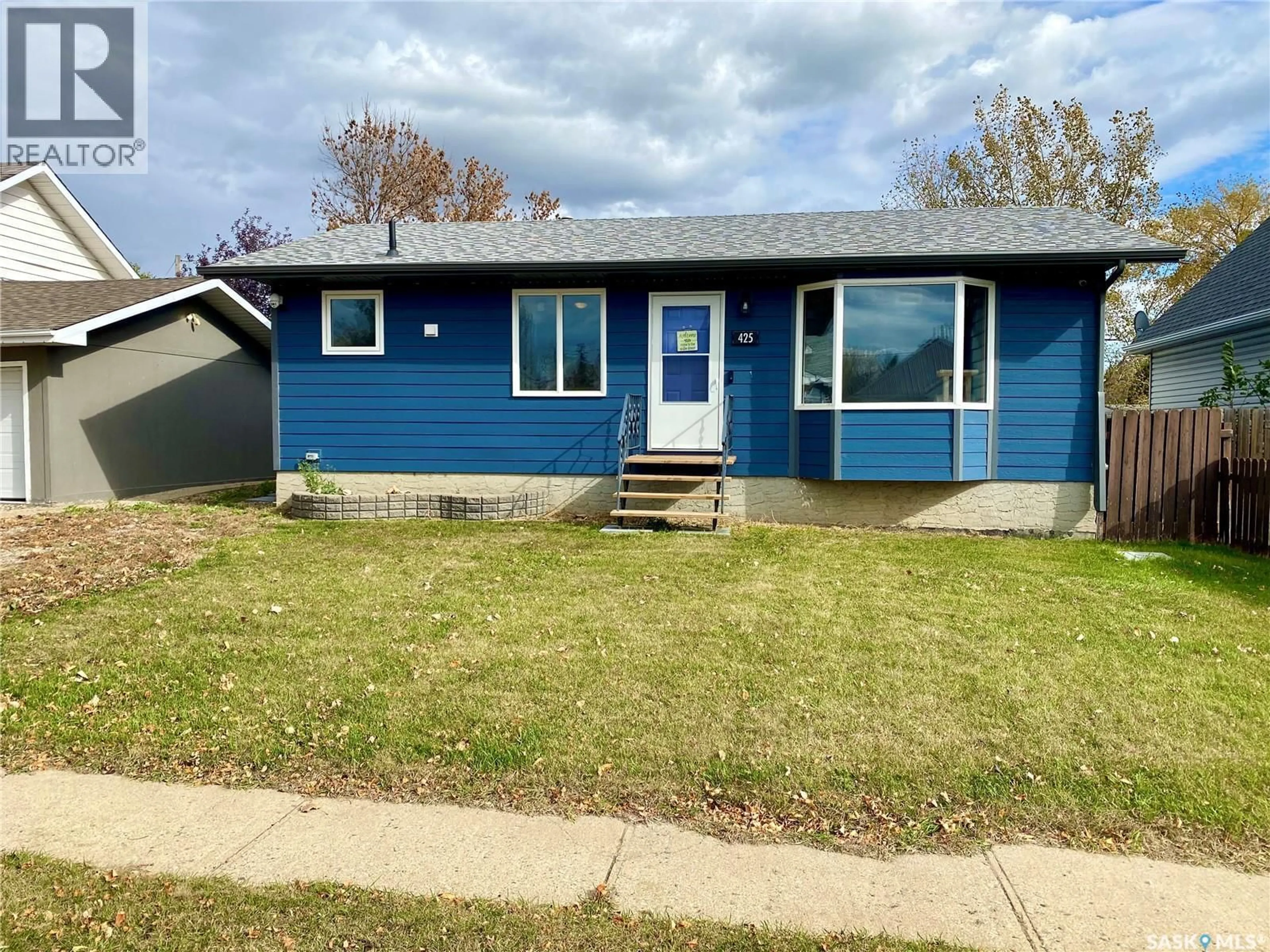 Home with vinyl exterior material, street for 425 YOUNG STREET, Bienfait Saskatchewan S0C0M0