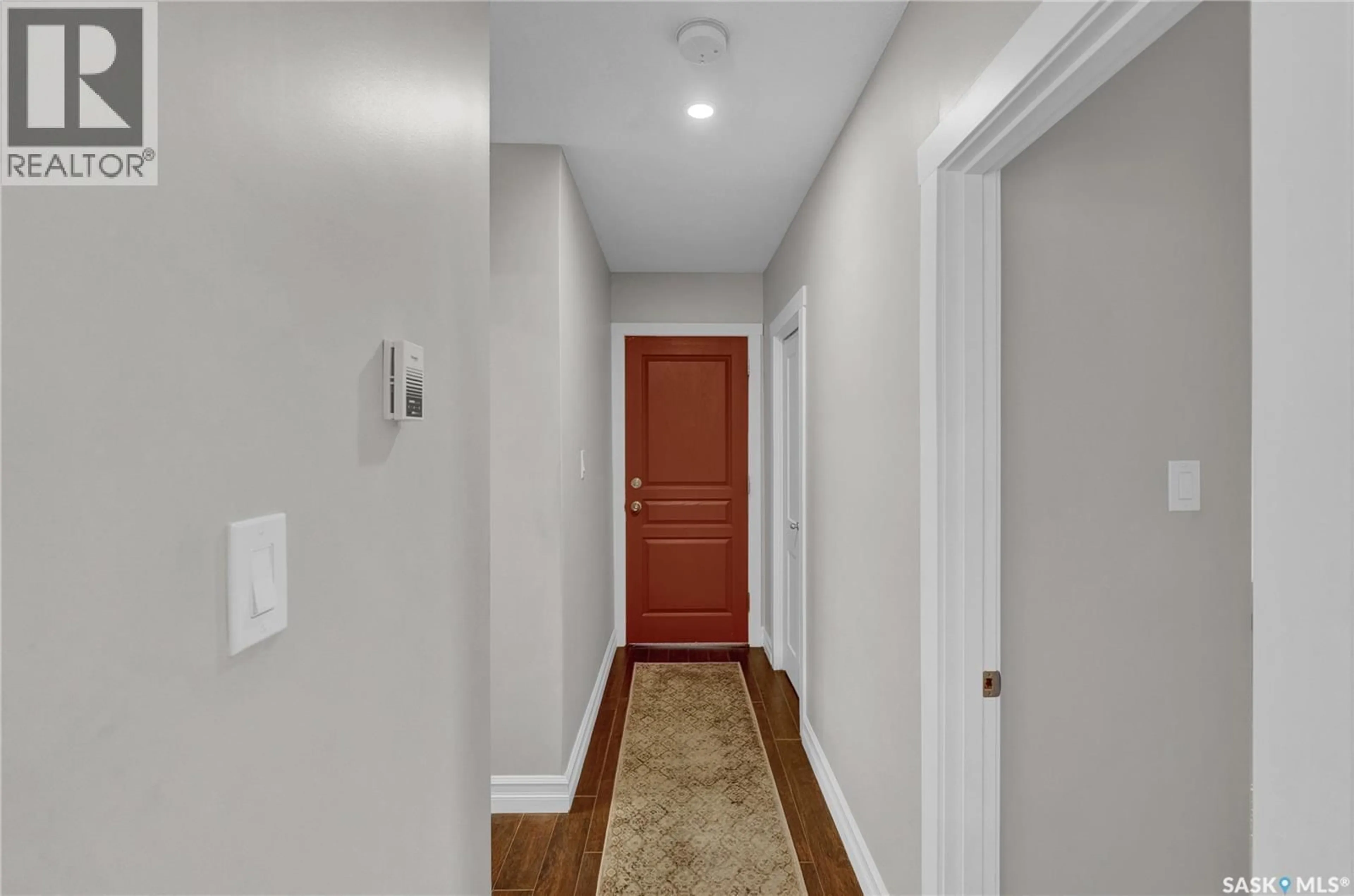 Indoor entryway for 21 2157 RAE STREET, Regina Saskatchewan S4T2E8