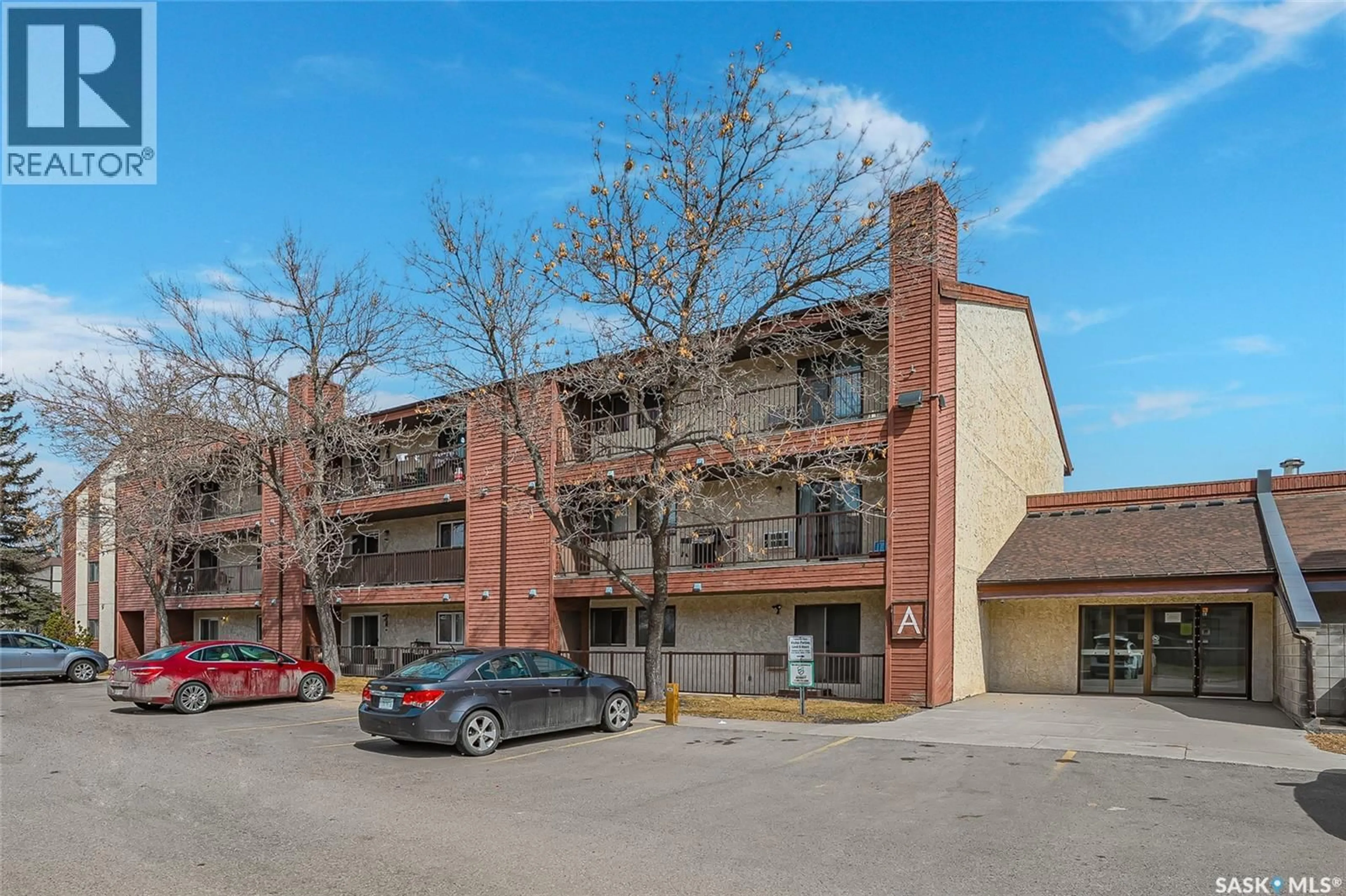 Patio, building for 310B - 4040 8TH STREET, Saskatoon Saskatchewan S7H5L4