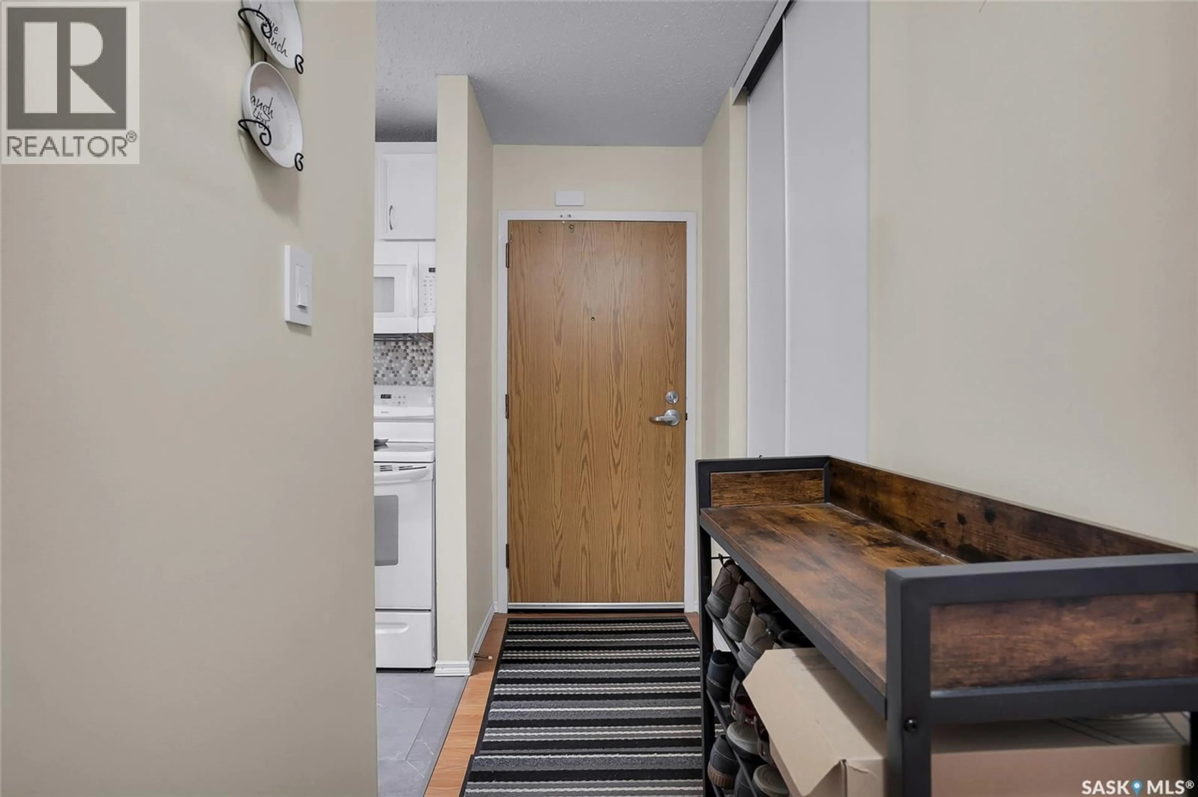 Indoor entryway for 310B - 4040 8TH STREET, Saskatoon Saskatchewan S7H5L4