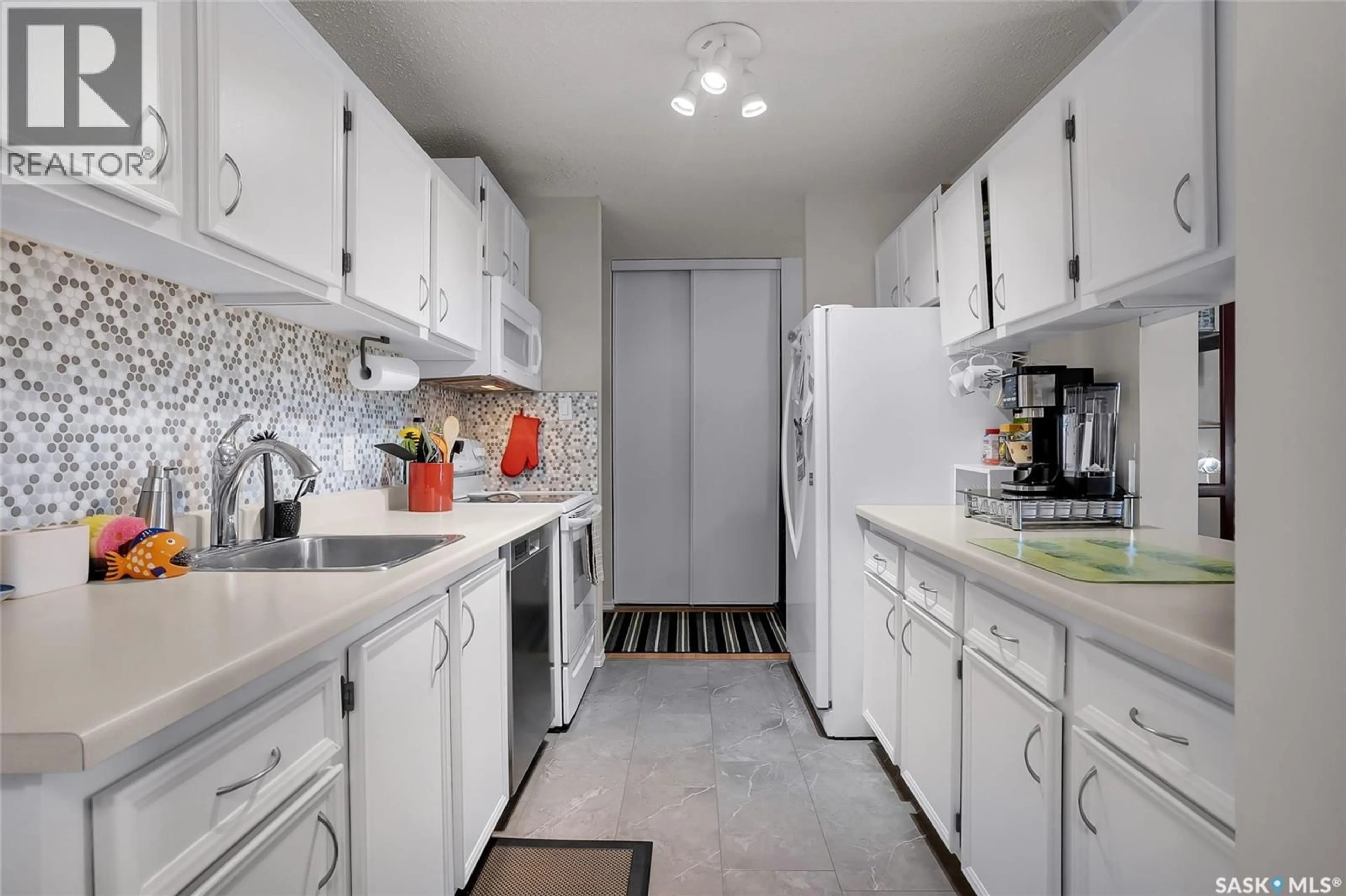 Standard kitchen, unknown for 310B - 4040 8TH STREET, Saskatoon Saskatchewan S7H5L4