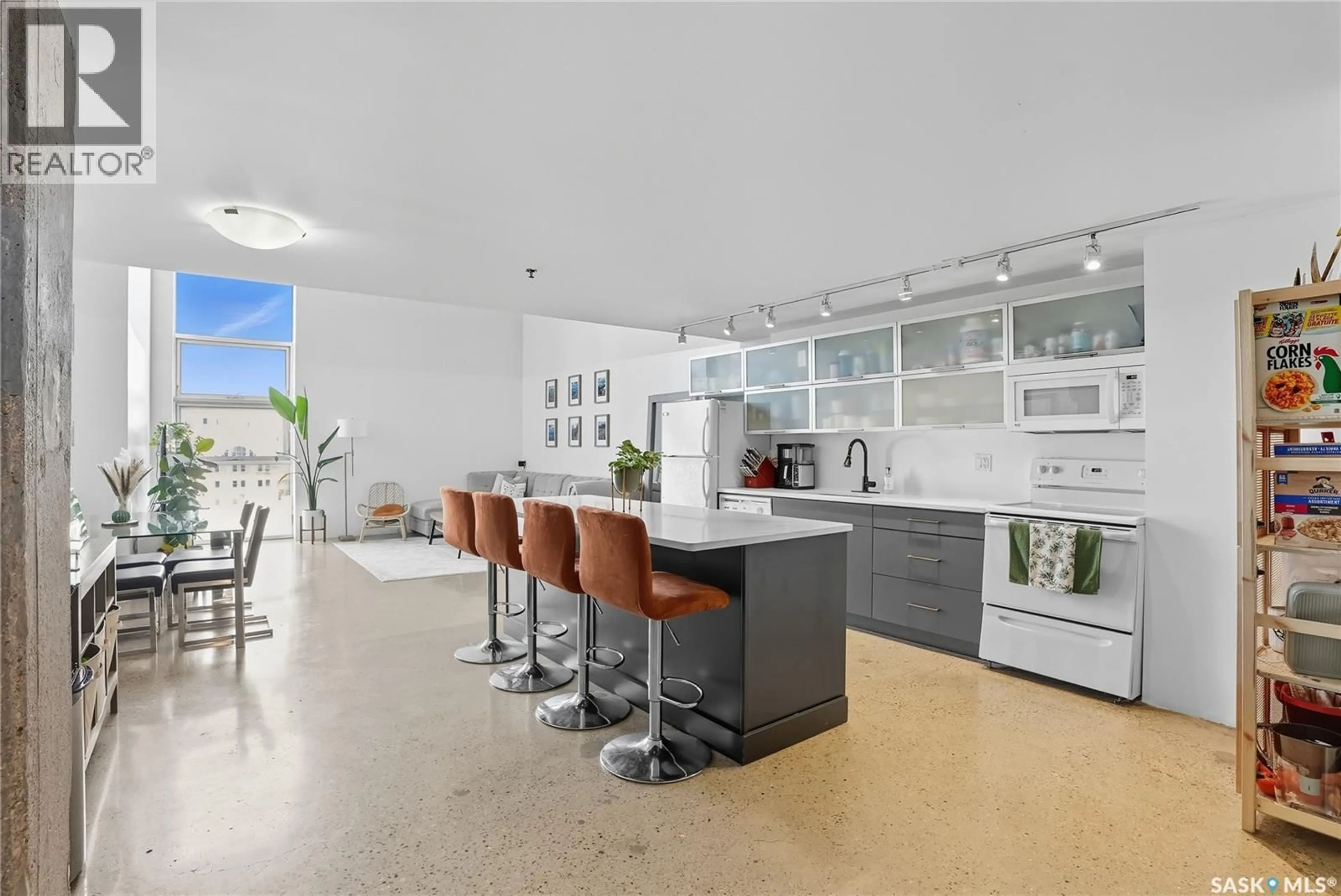 Open concept kitchen, ceramic/tile floor for E - 328 120 23RD STREET, Saskatoon Saskatchewan S7K0K8