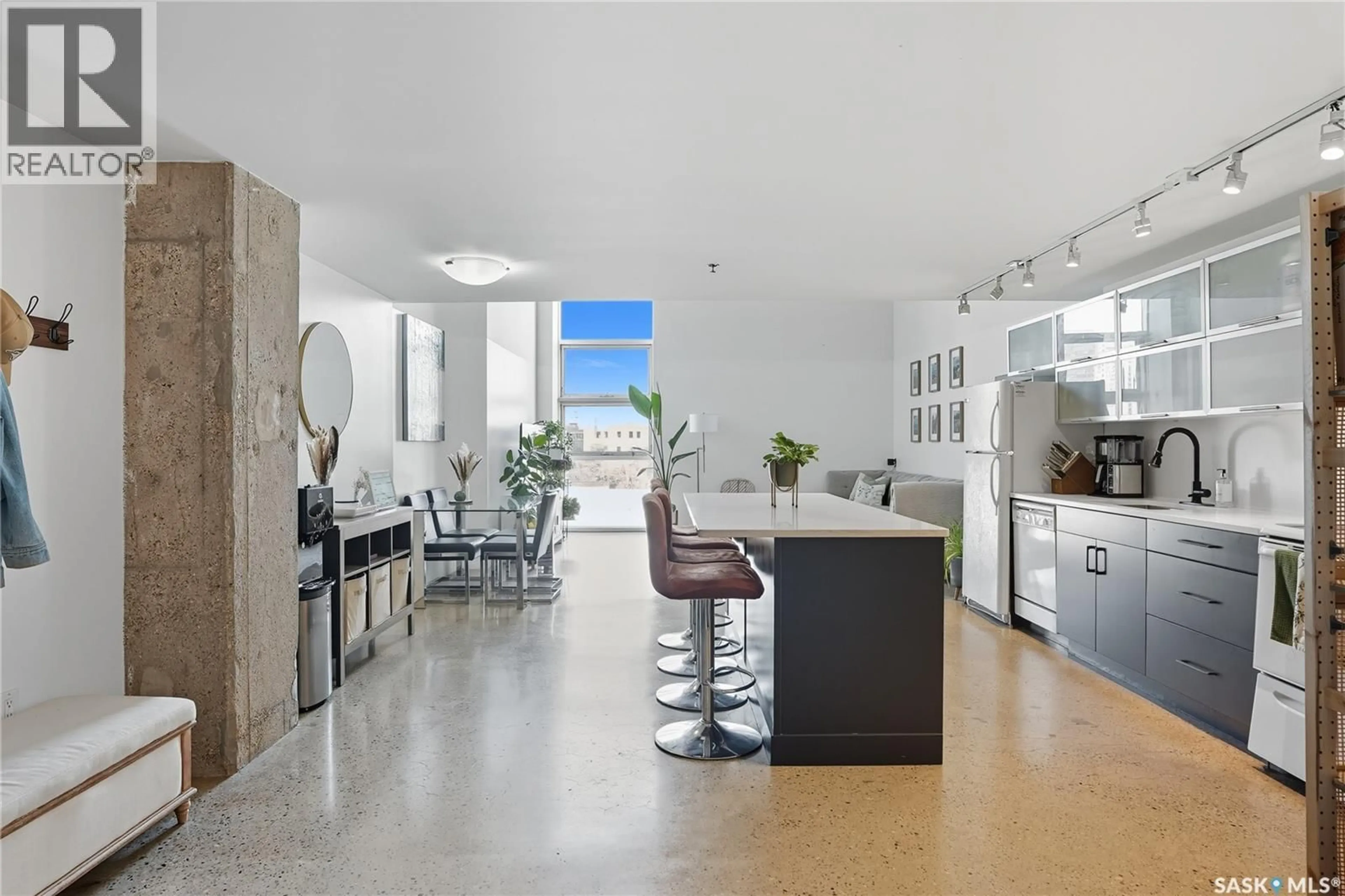 Open concept kitchen, unknown for E - 328 120 23RD STREET, Saskatoon Saskatchewan S7K0K8