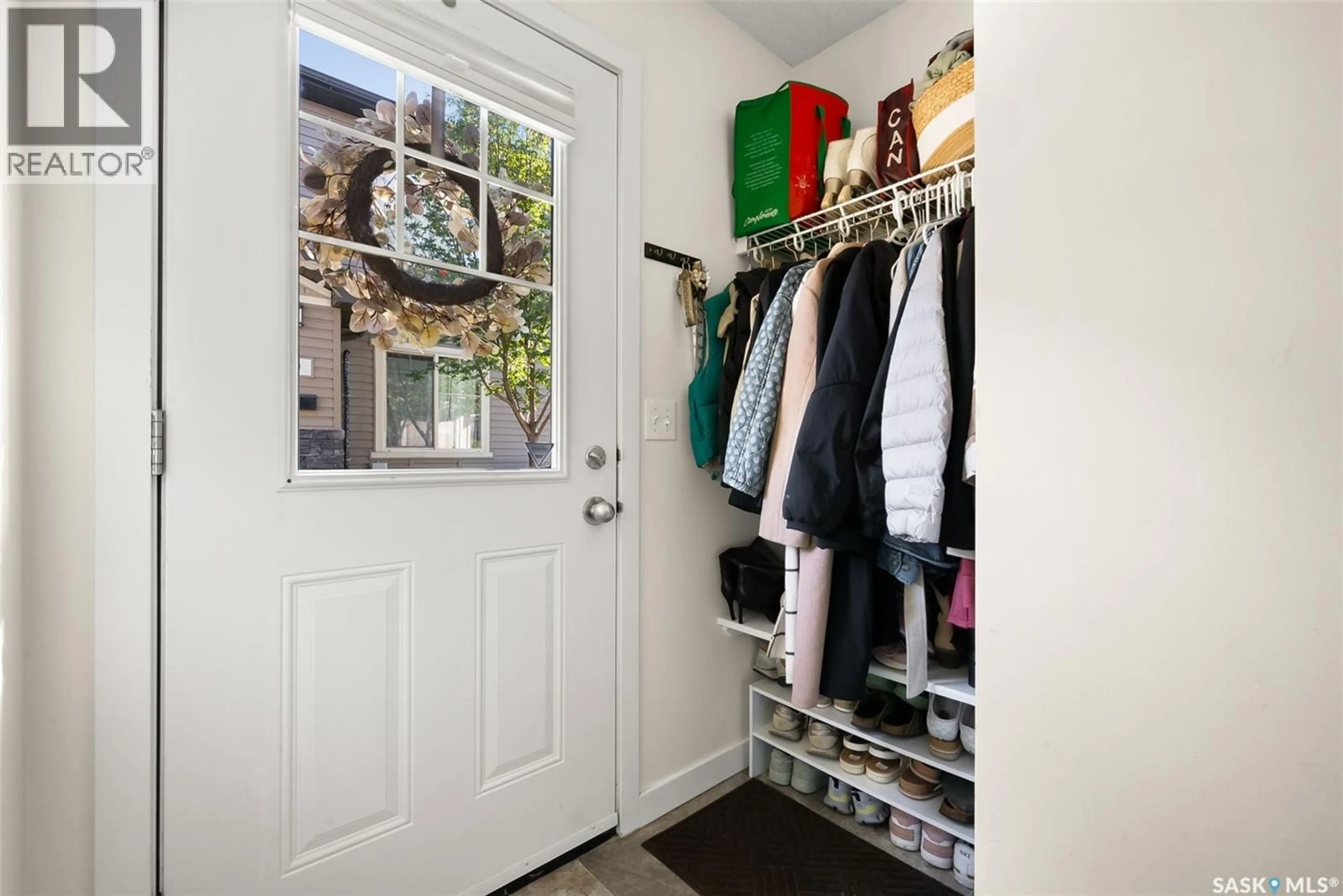 Indoor entryway for 47 - 5027 JAMES HILL ROAD, Regina Saskatchewan S4W0B9