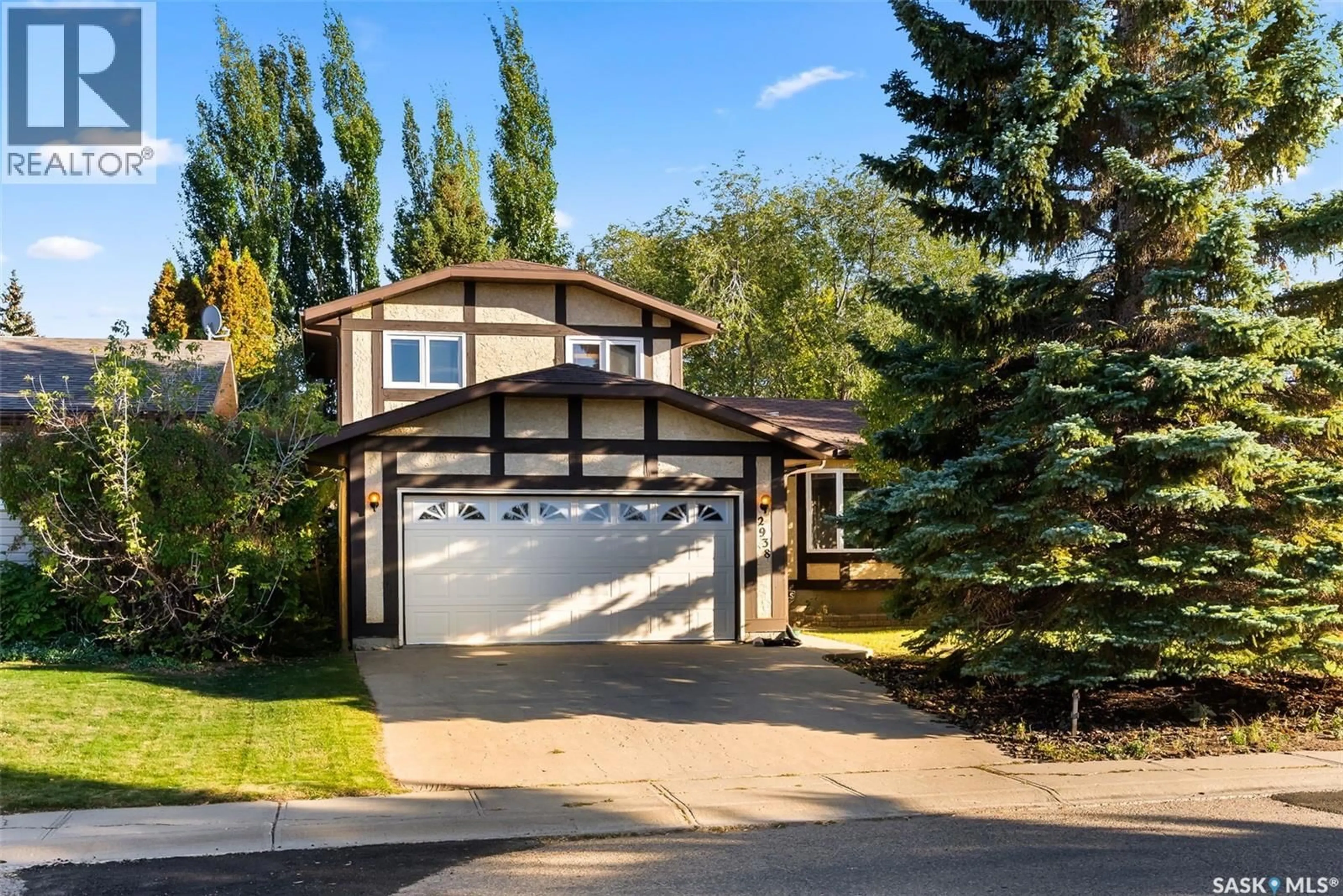 Home with vinyl exterior material, street for 2938 HUGET PLACE, Regina Saskatchewan S4V2C3