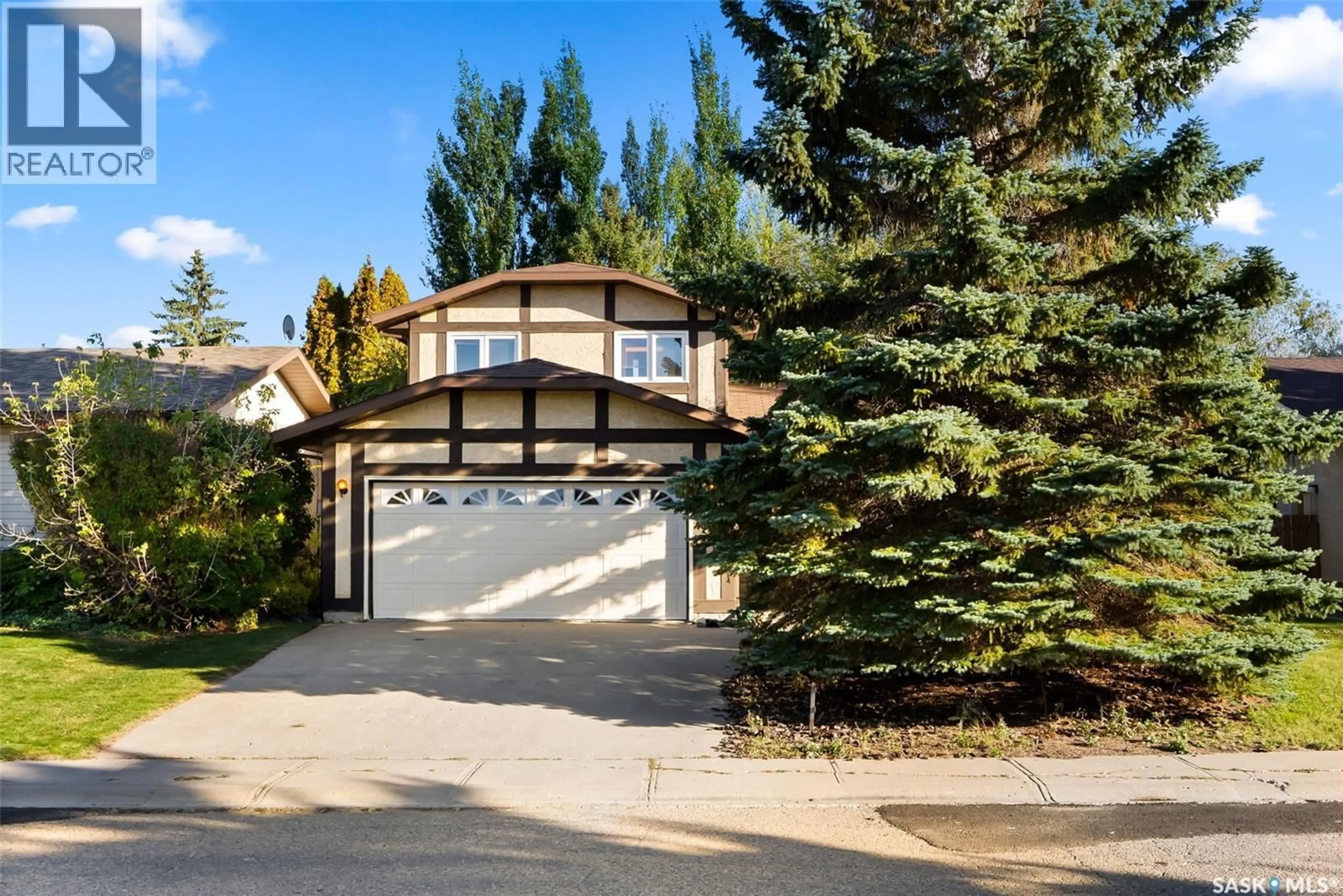 Home with vinyl exterior material, street for 2938 HUGET PLACE, Regina Saskatchewan S4V2C3