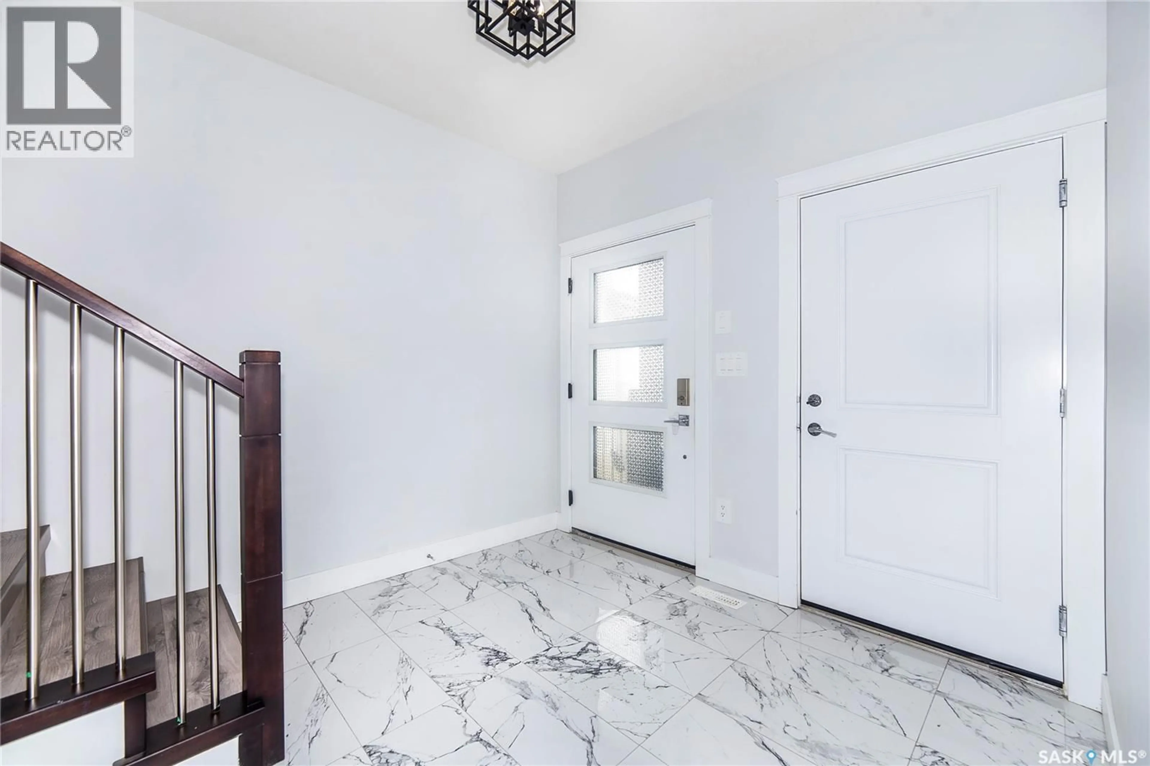 Indoor entryway for 547 KALRA STREET, Saskatoon Saskatchewan S7W1E8