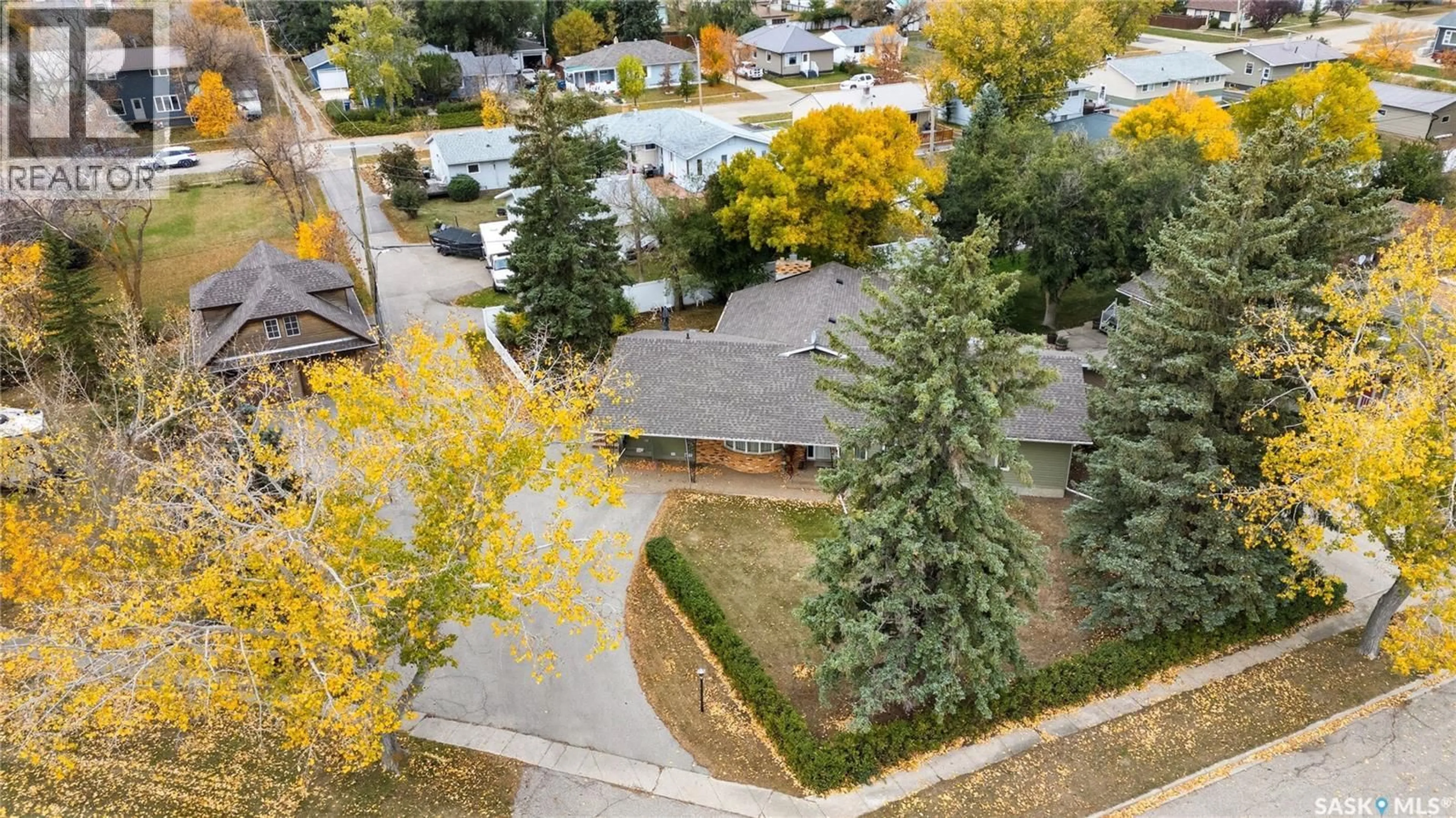 A pic from outside/outdoor area/front of a property/back of a property/a pic from drone, street for 301 5TH AVENUE, Avonlea Saskatchewan S0H0C0