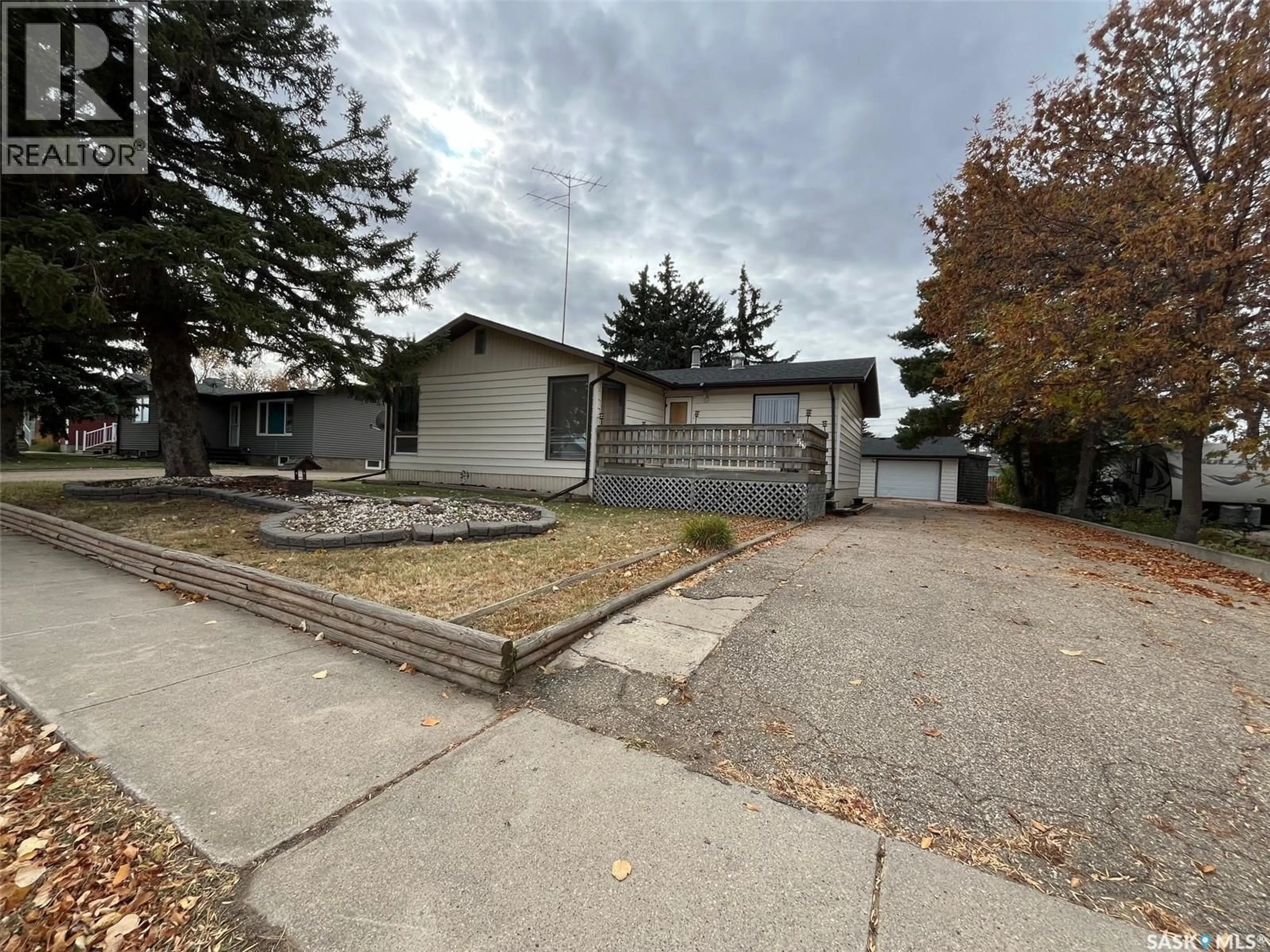 A pic from outside/outdoor area/front of a property/back of a property/a pic from drone, street for 522 1ST STREET, Lafleche Saskatchewan S0H2K0