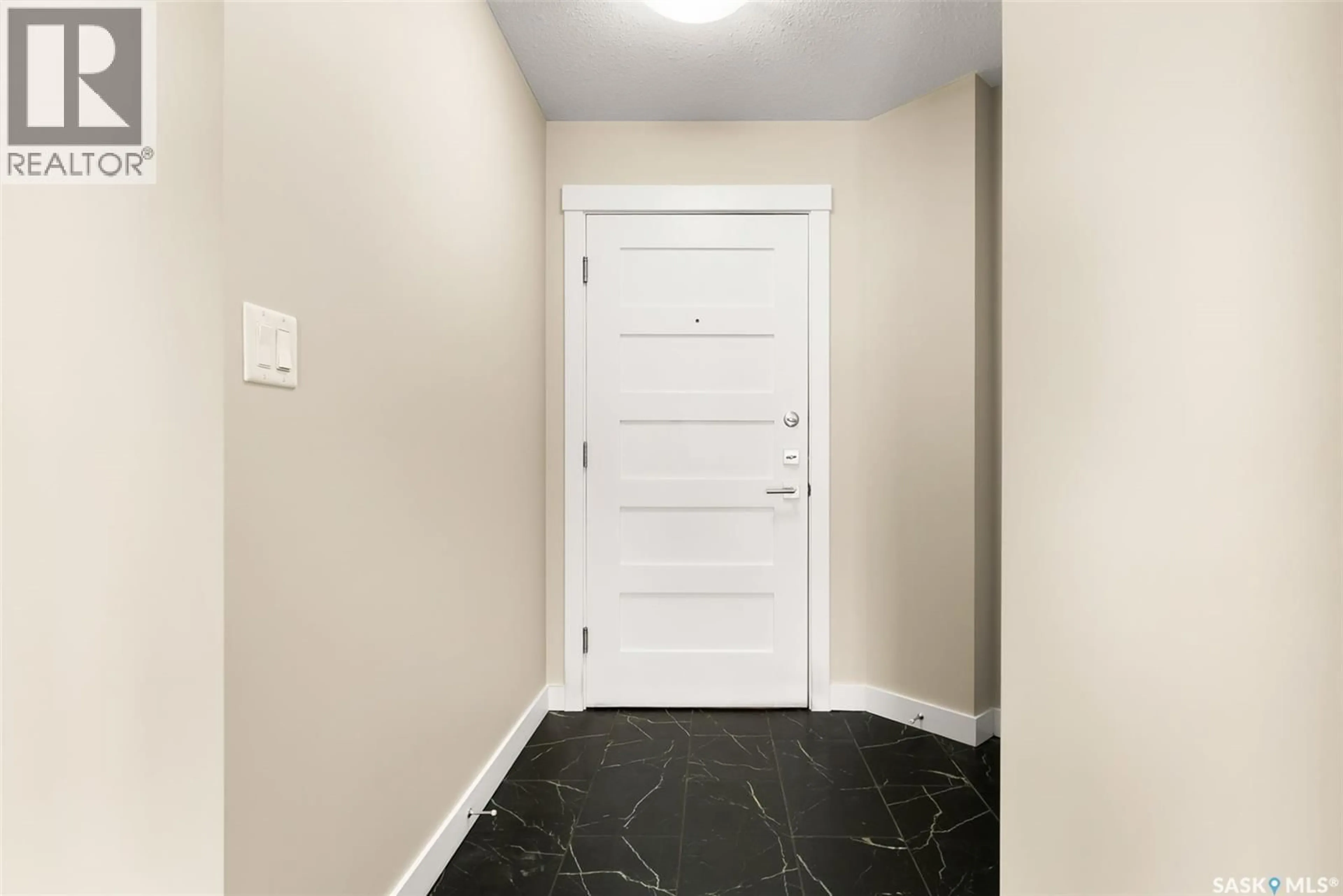 Indoor entryway for 704 2300 BROAD STREET, Regina Saskatchewan S4P1Y8