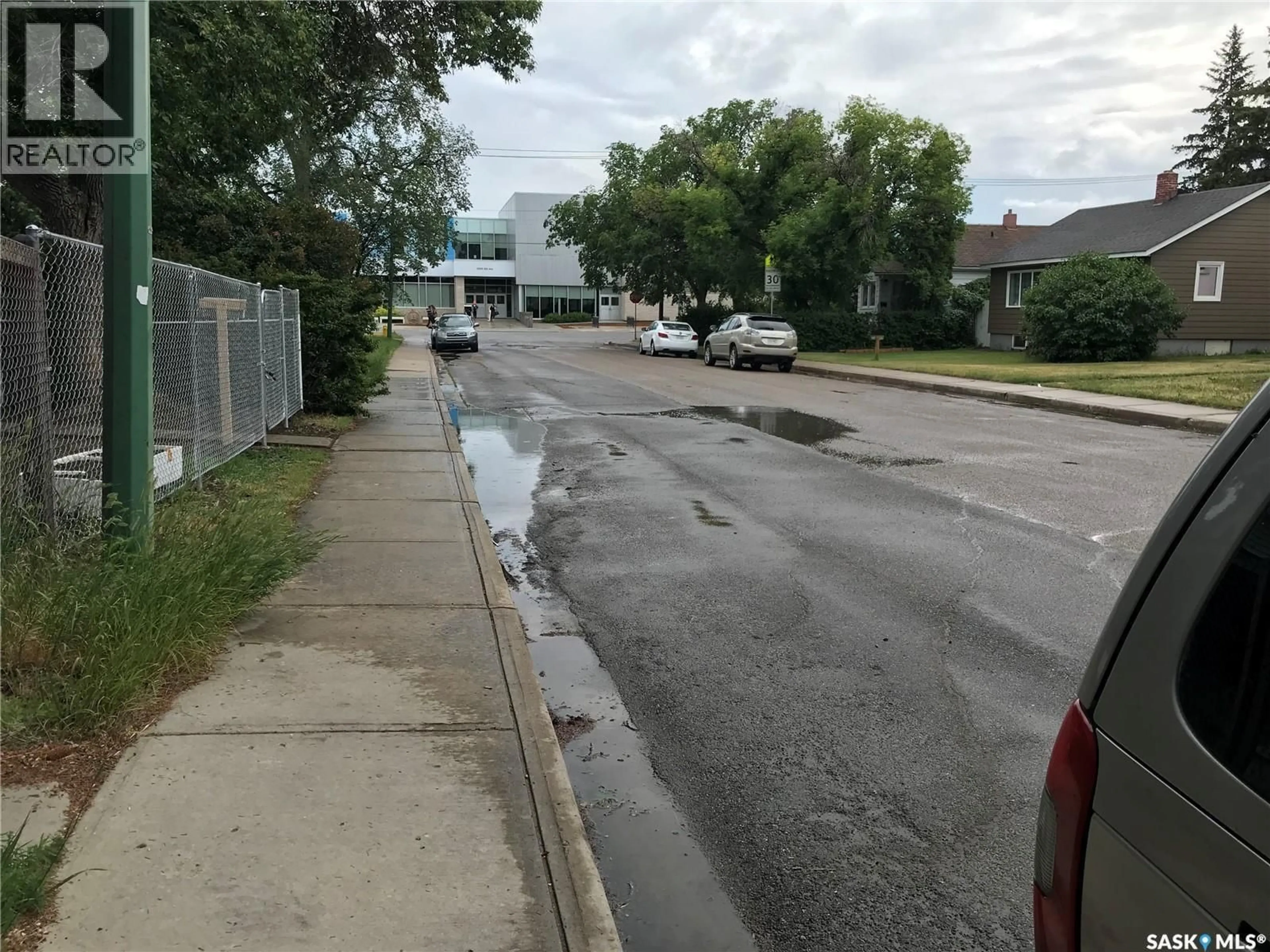 Parking for 1143 MONTAGUE STREET, Regina Saskatchewan S4T3H8