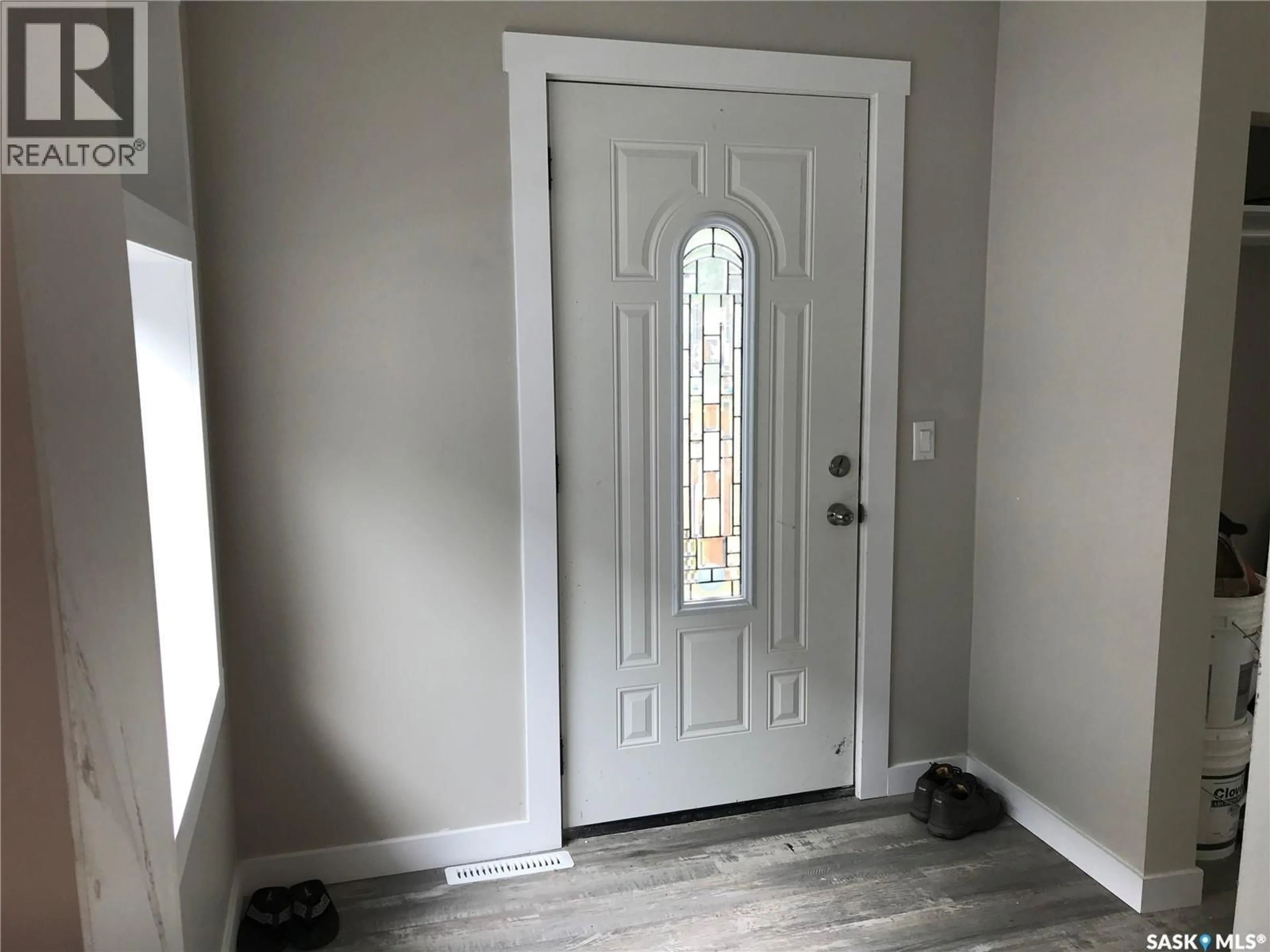 Indoor entryway for 1143 MONTAGUE STREET, Regina Saskatchewan S4T3H8