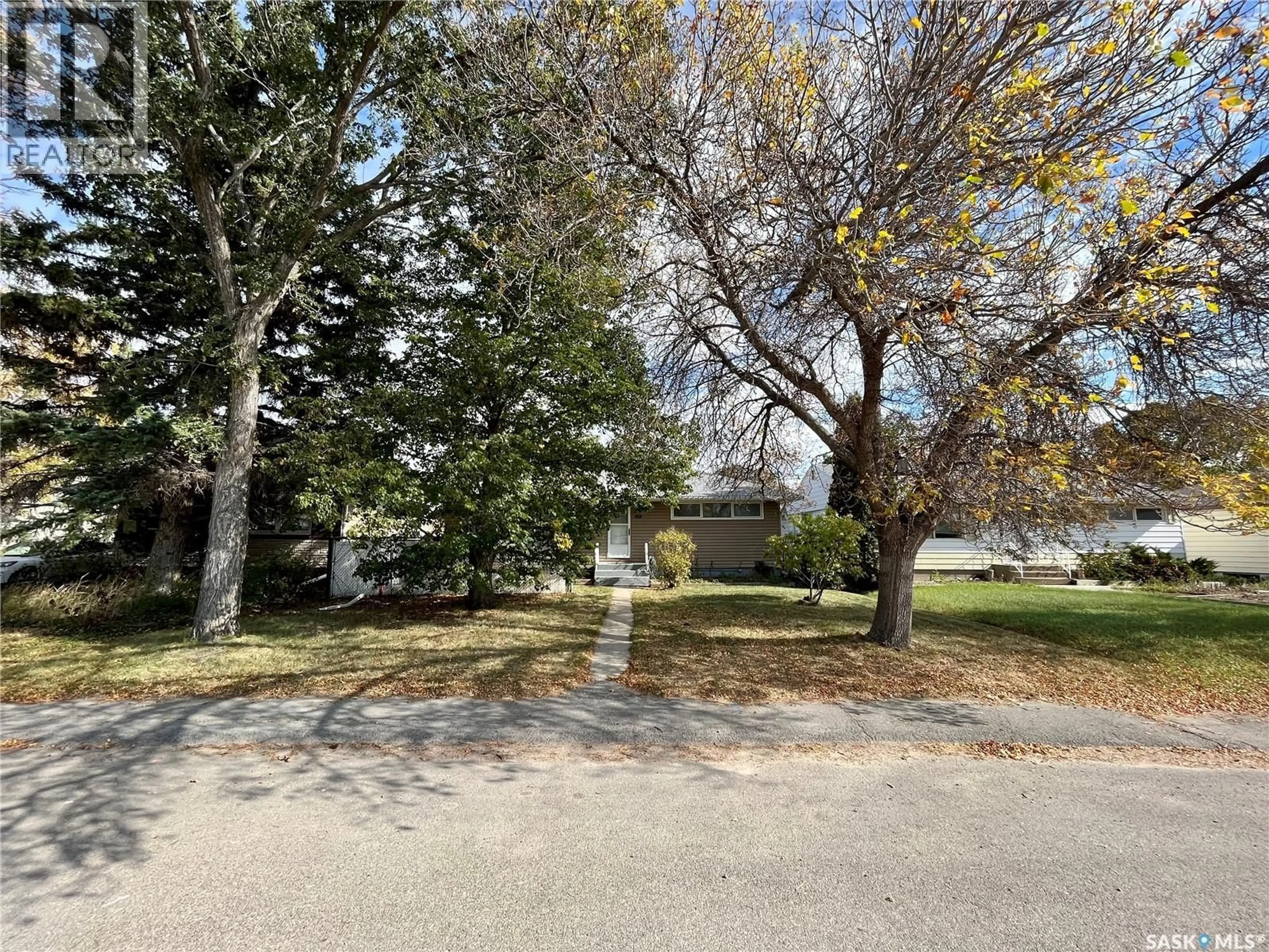A pic from outside/outdoor area/front of a property/back of a property/a pic from drone, street for 2535 ROTHWELL STREET, Regina Saskatchewan S4N2C9