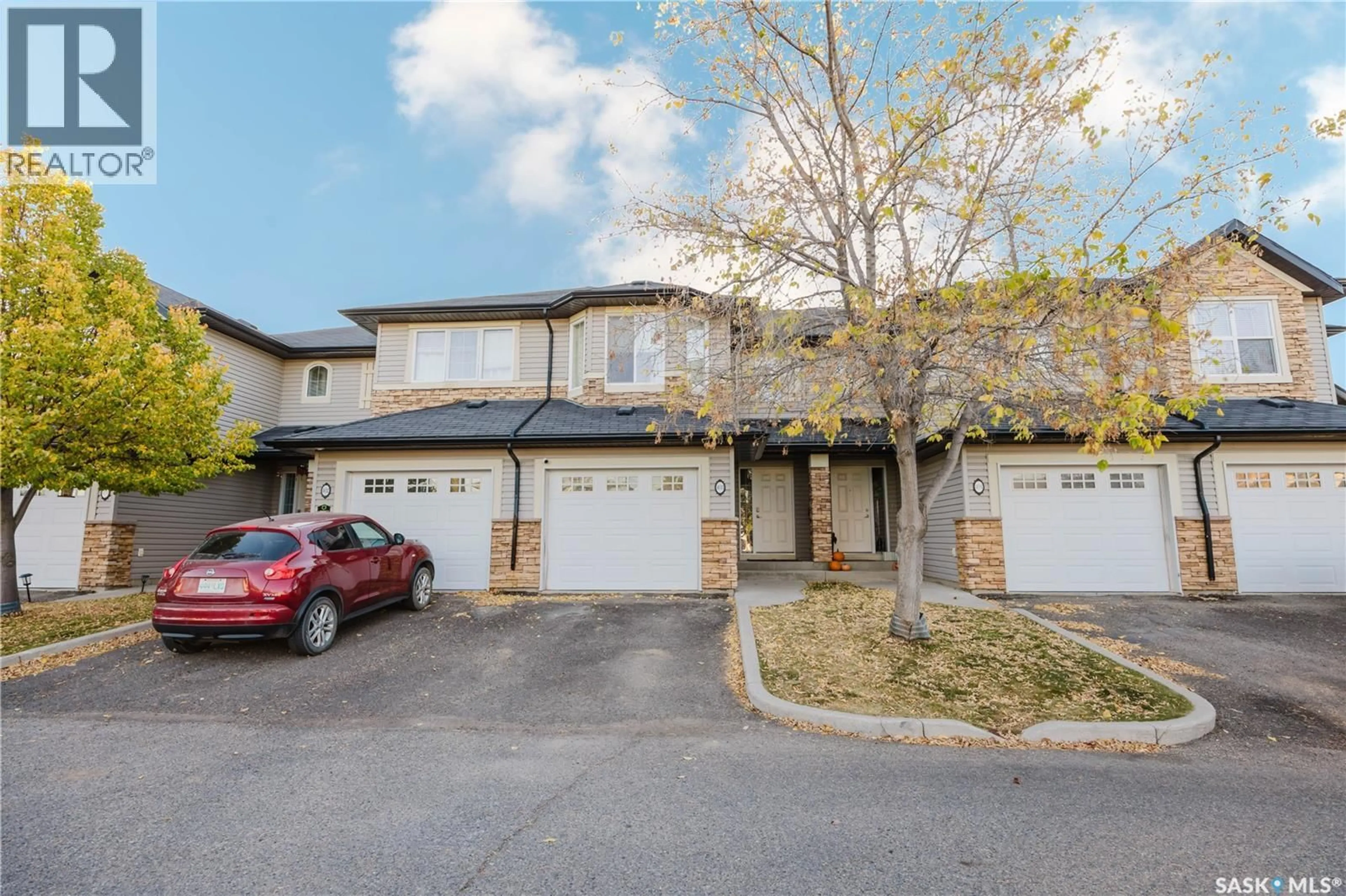 A pic from outside/outdoor area/front of a property/back of a property/a pic from drone, street for 615 - 403 LYND CRESCENT, Saskatoon Saskatchewan S7T0G8