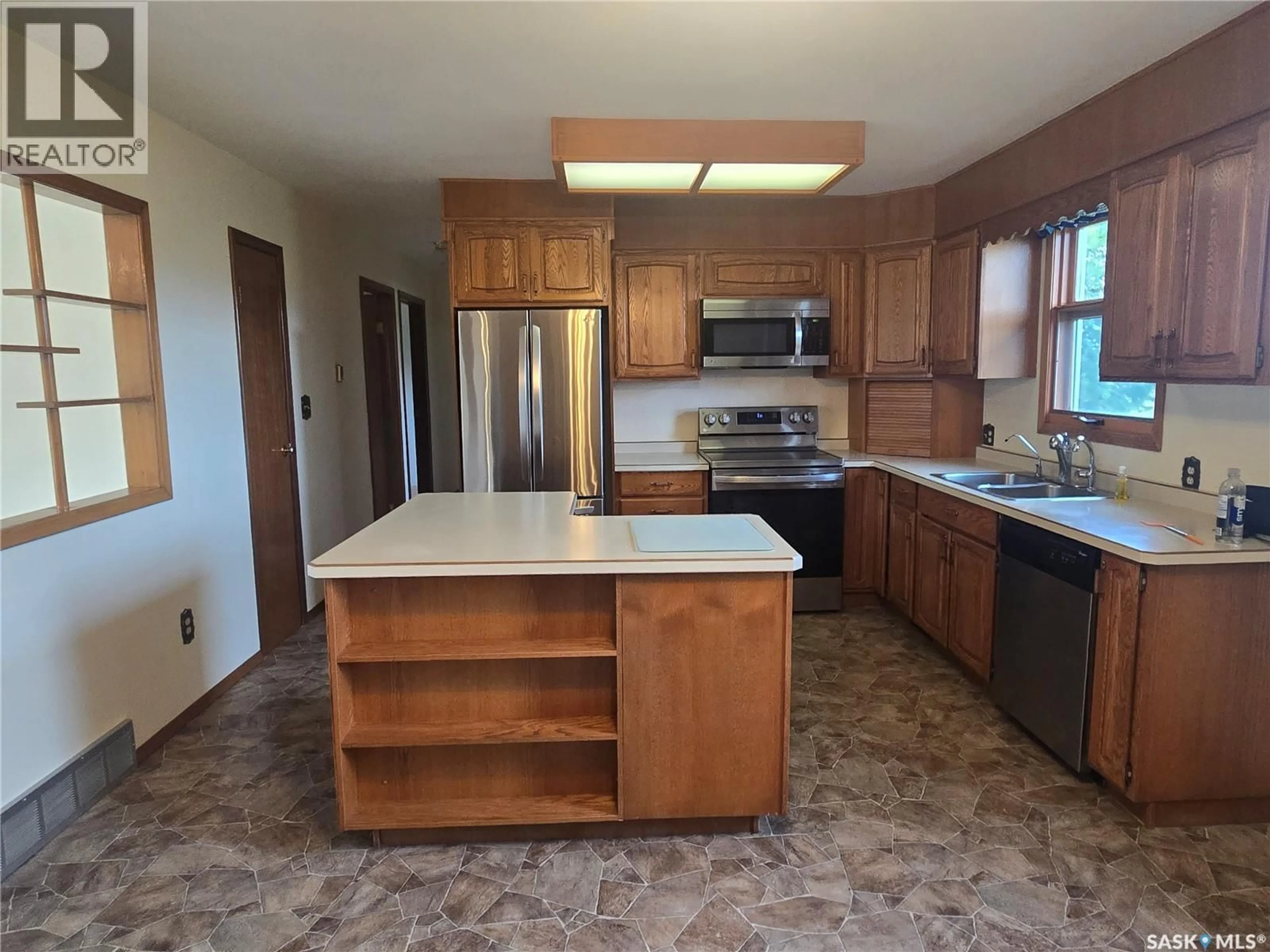 Open concept kitchen, unknown for KUNTZ ACREAGE, Grayson Rm No. 184 Saskatchewan S0A0A5