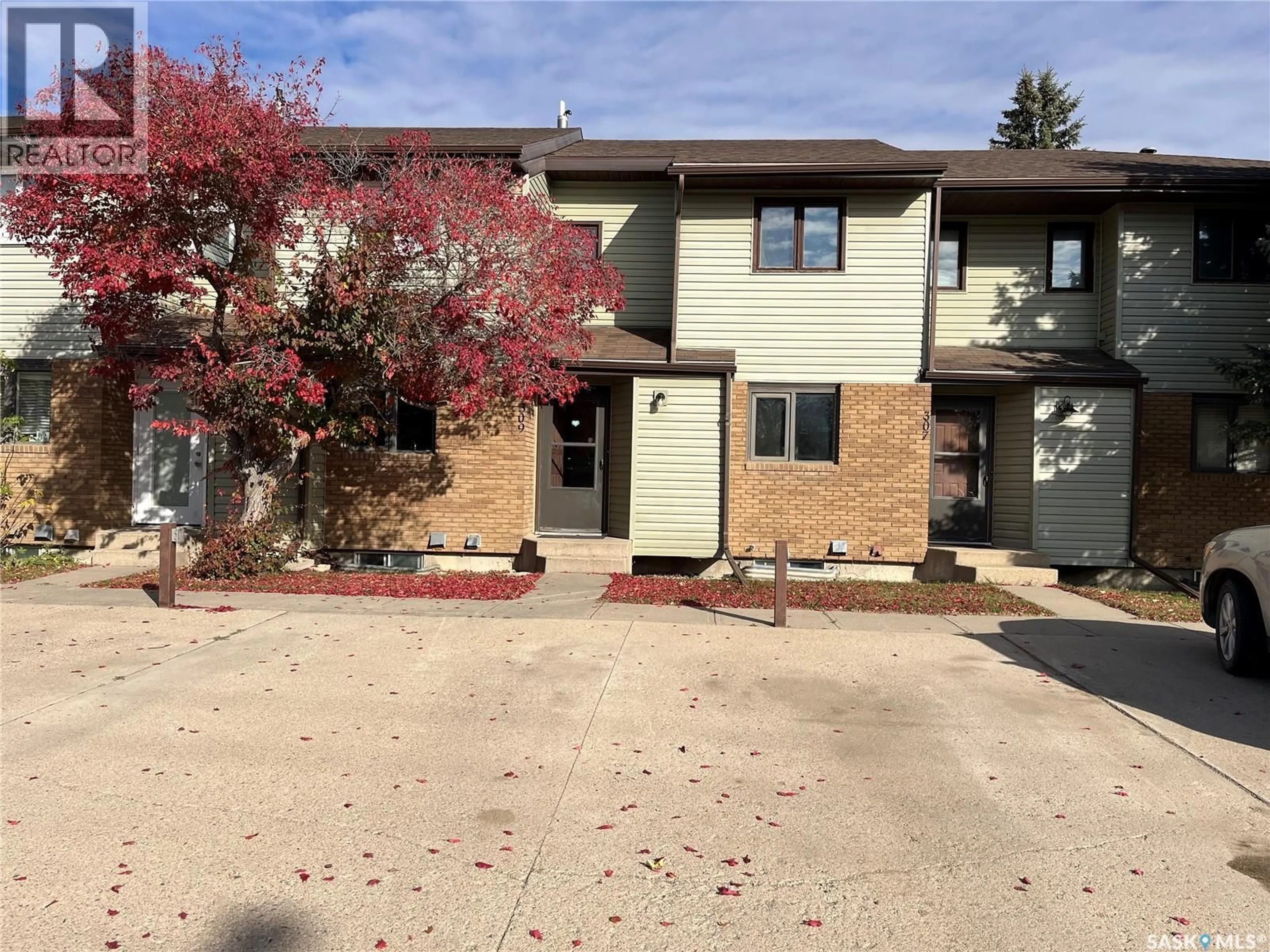 A pic from outside/outdoor area/front of a property/back of a property/a pic from drone, street for 309 7TH AVENUE, Humboldt Saskatchewan S0K2A0