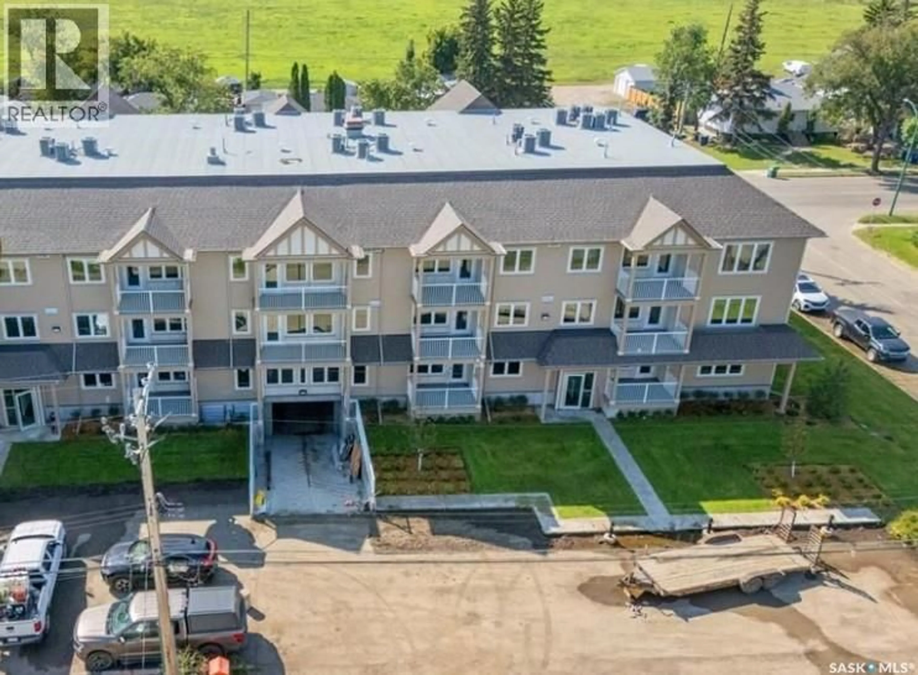 A pic from outside/outdoor area/front of a property/back of a property/a pic from drone, unknown for 101 - 318 108TH STREET, Saskatoon Saskatchewan S7N1P8