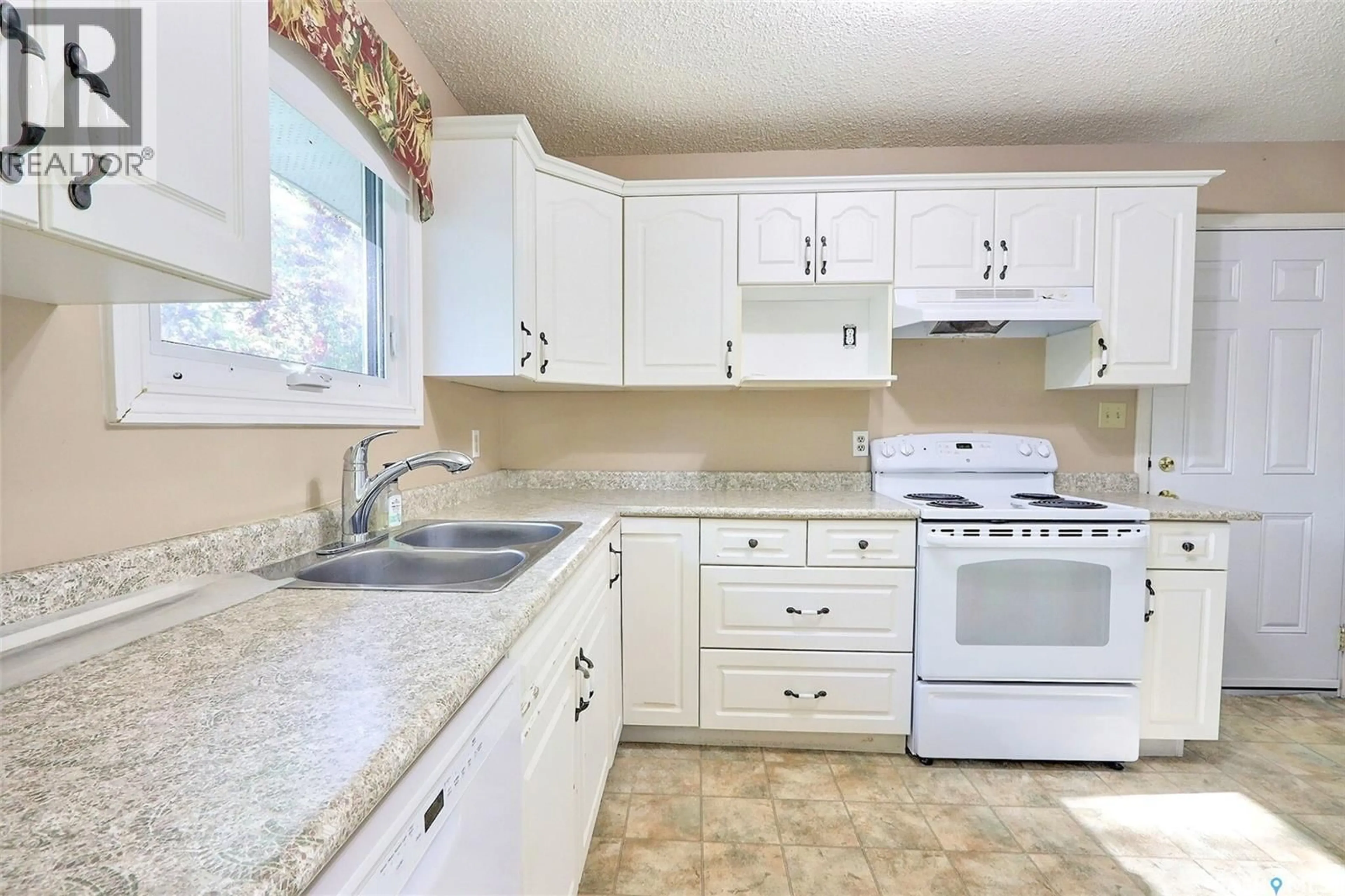Standard kitchen, ceramic/tile floor for 165 MACDOWALL CRESCENT, Prince Albert Saskatchewan S6V6N4