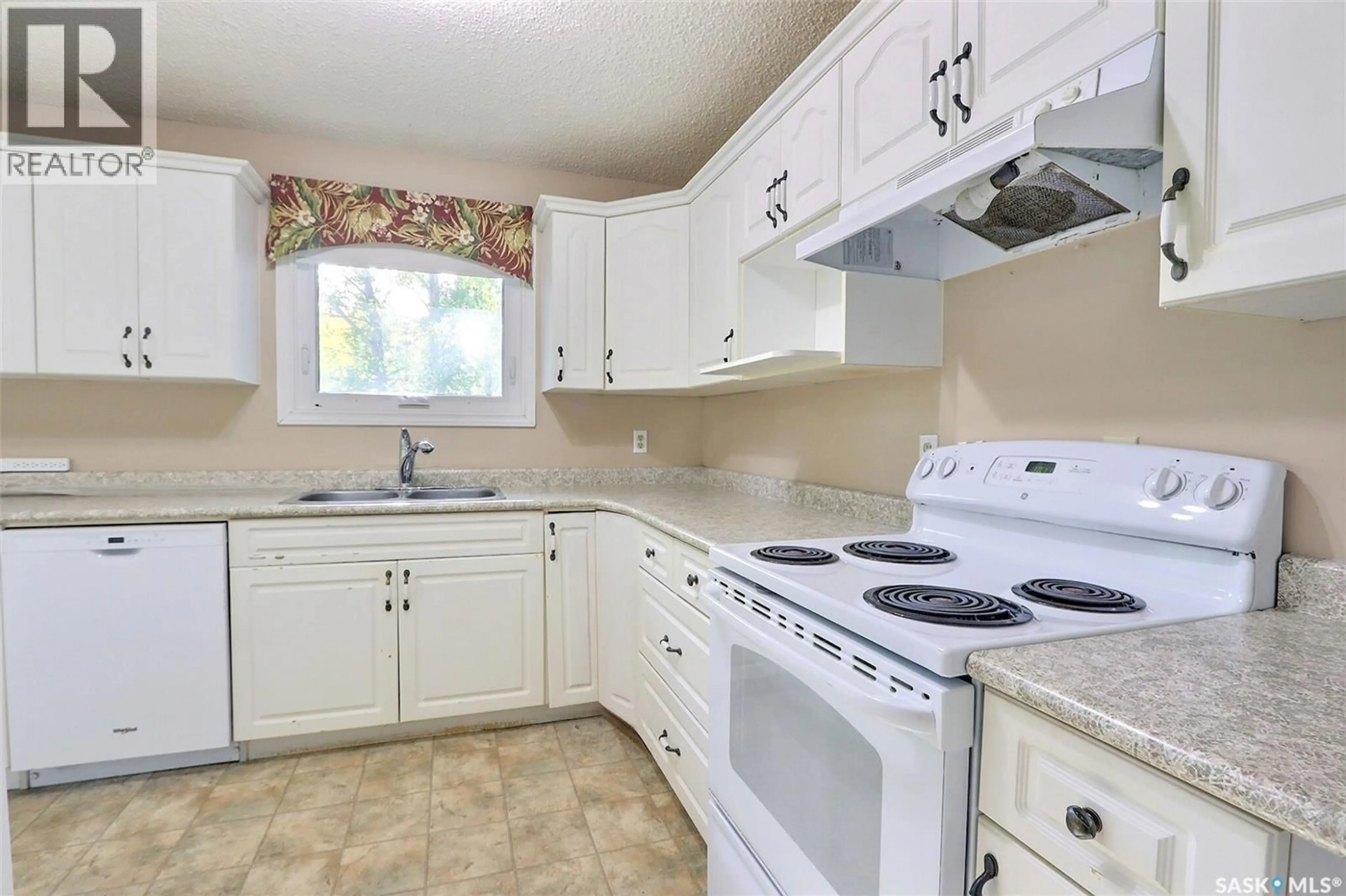 Standard kitchen, unknown for 165 MACDOWALL CRESCENT, Prince Albert Saskatchewan S6V6N4