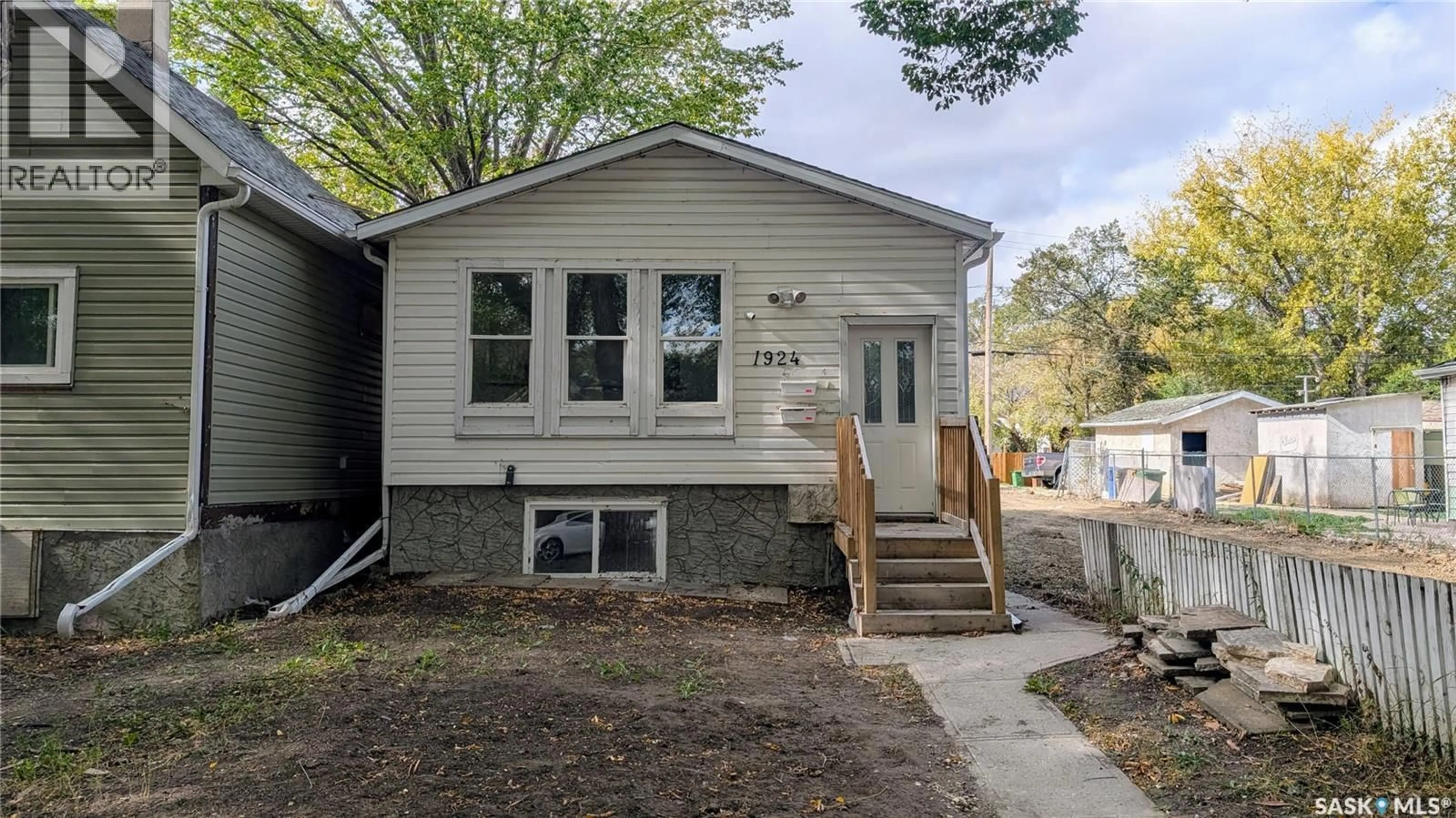 Home with vinyl exterior material, street for 1924 MONTREAL STREET, Regina Saskatchewan S4P1L3