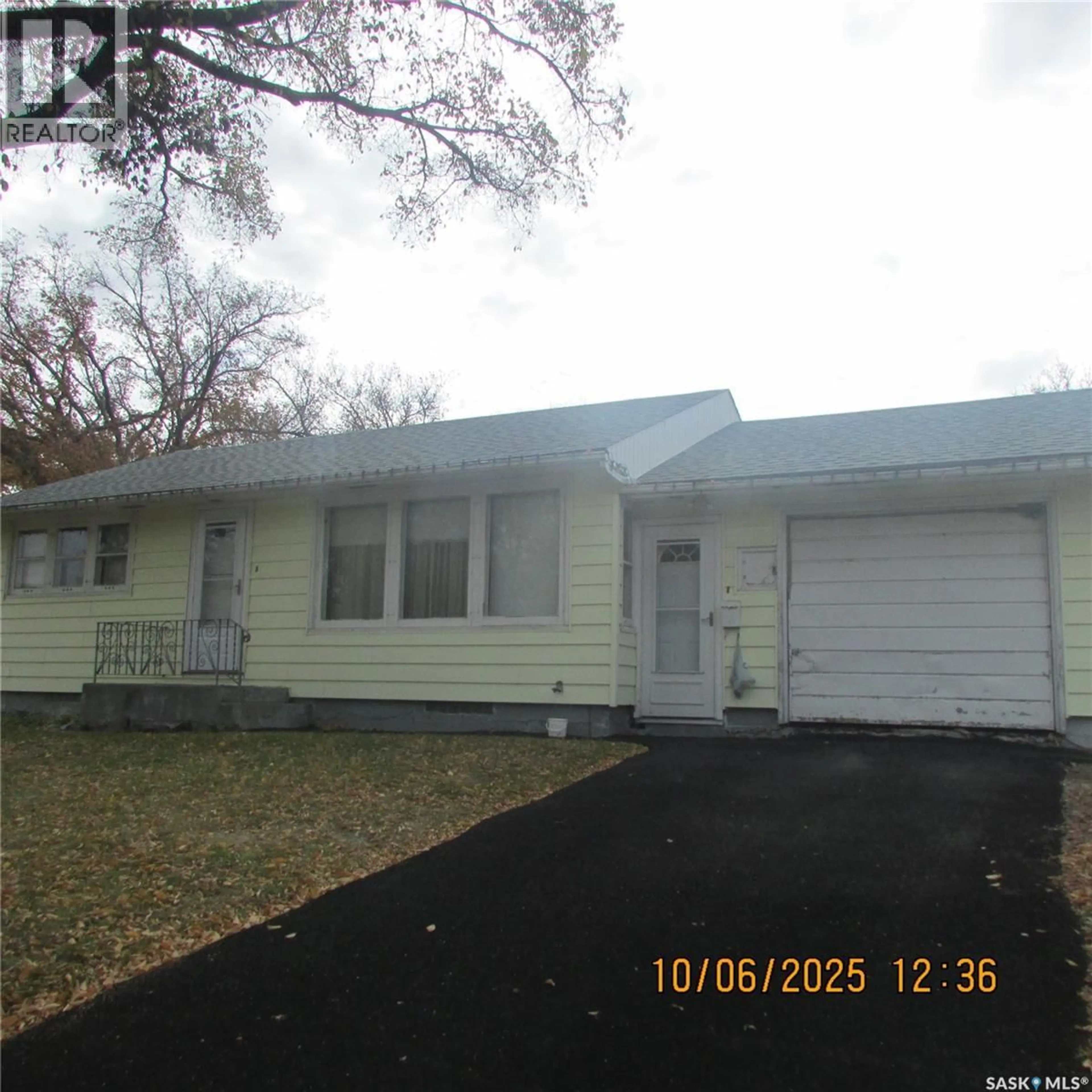 Home with vinyl exterior material, street for 2600 WASCANA STREET, Regina Saskatchewan S4S0L8