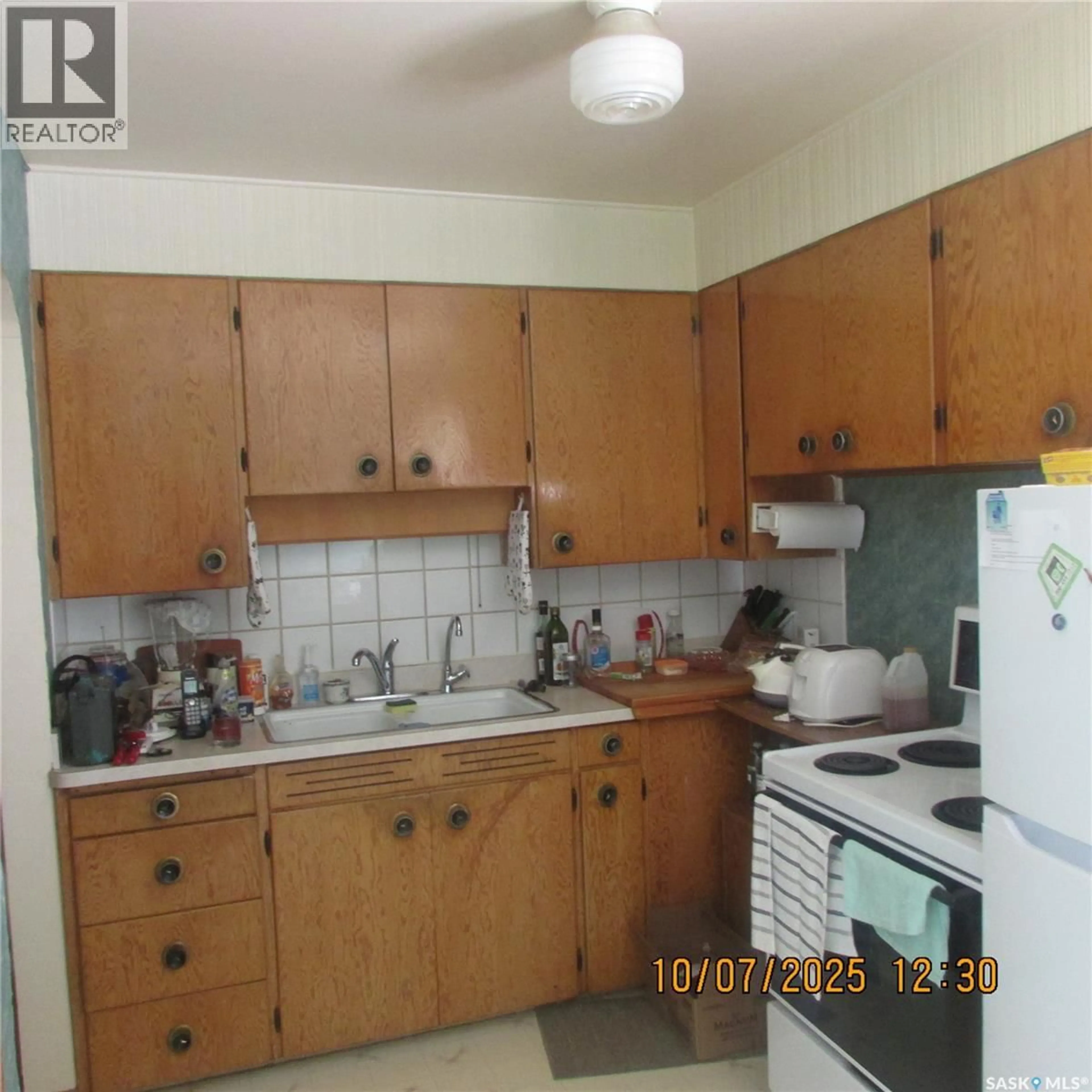 Standard kitchen, unknown for 2600 WASCANA STREET, Regina Saskatchewan S4S0L8