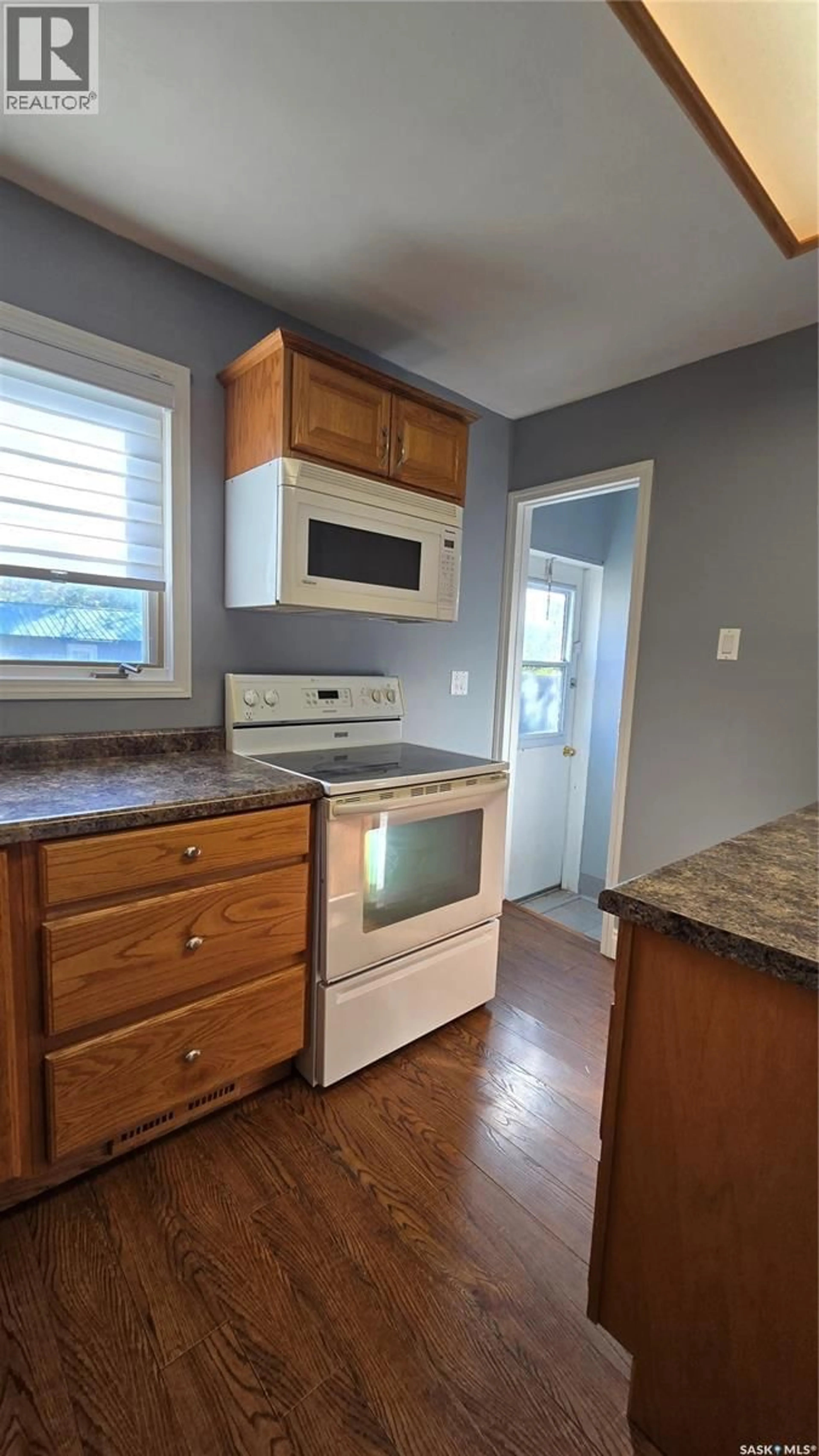 Standard kitchen, unknown for 716 GREGSON STREET, Oxbow Saskatchewan S0C2B0