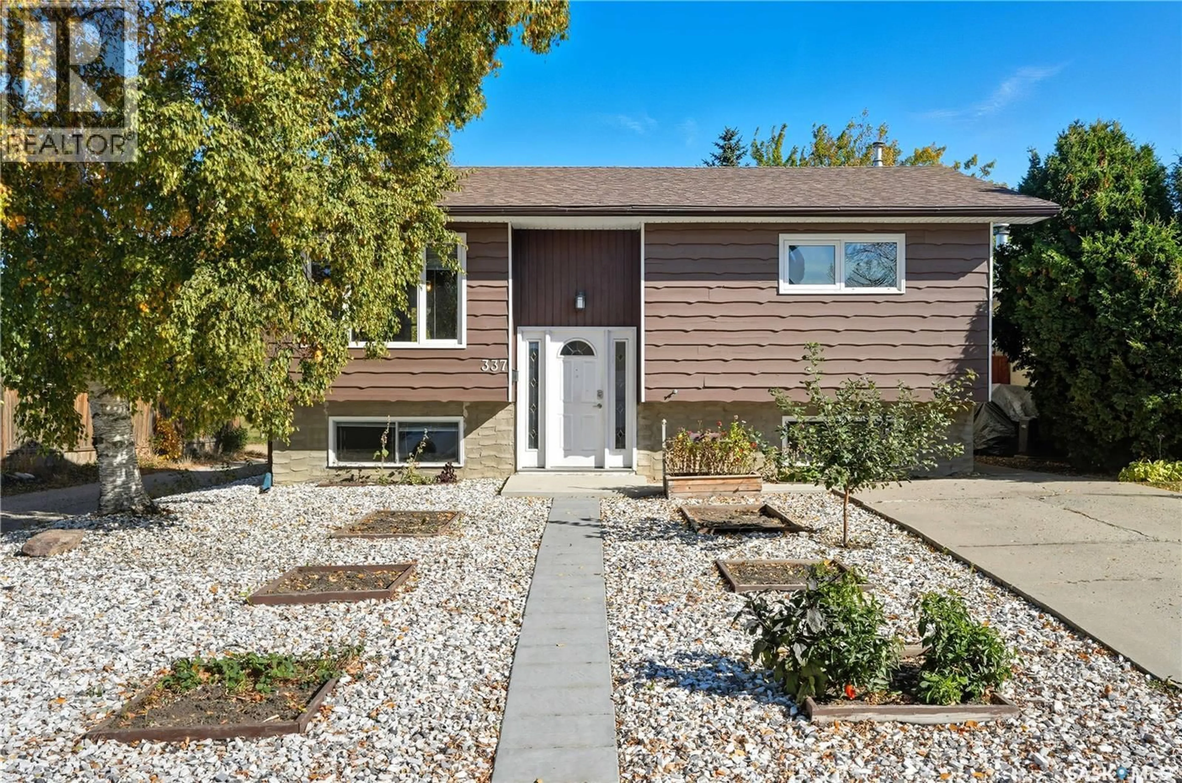 Home with vinyl exterior material, street for 337 BROCK CRESCENT, Saskatoon Saskatchewan S7H4N2