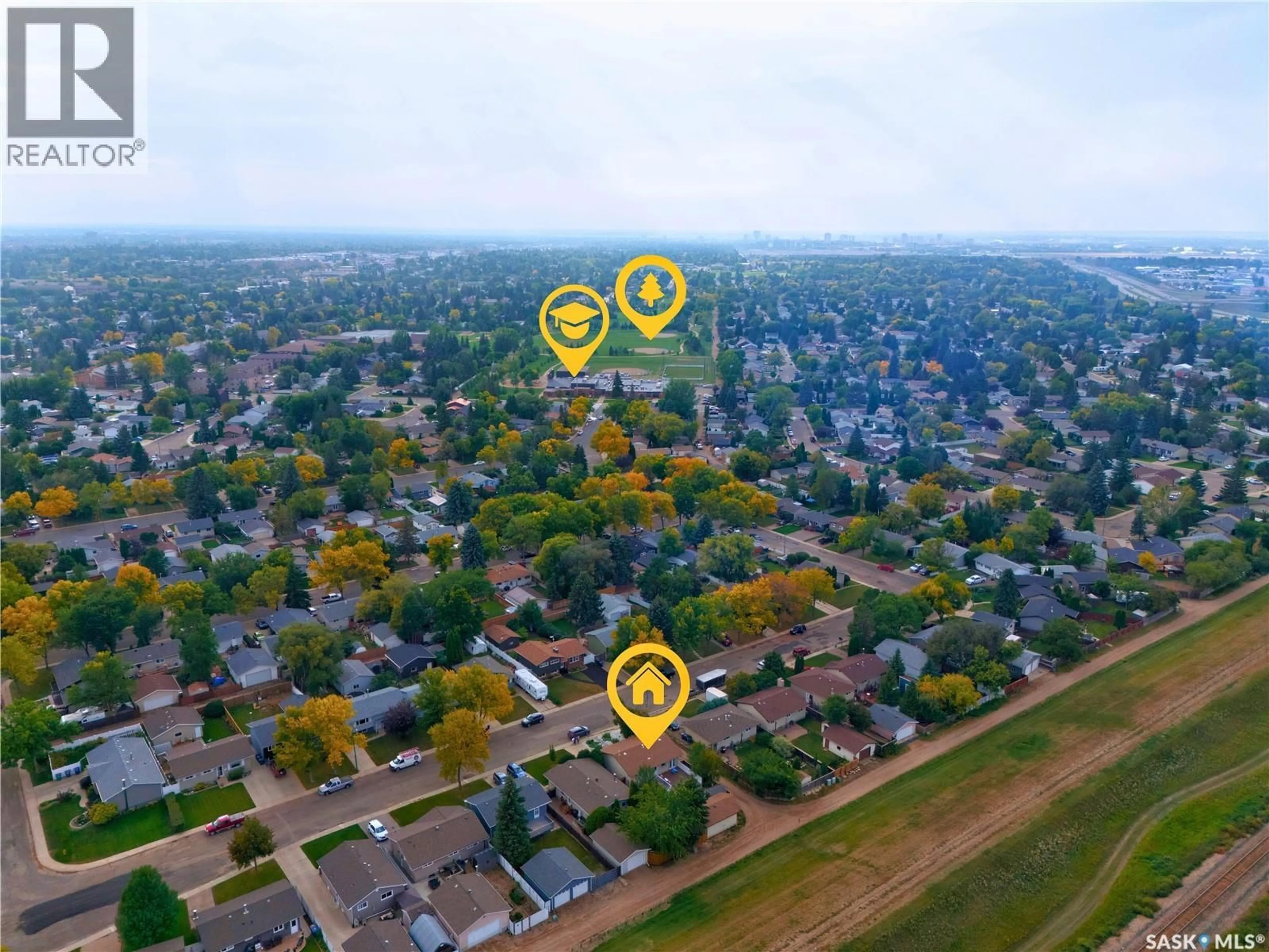A pic from outside/outdoor area/front of a property/back of a property/a pic from drone, street for 337 BROCK CRESCENT, Saskatoon Saskatchewan S7H4N2