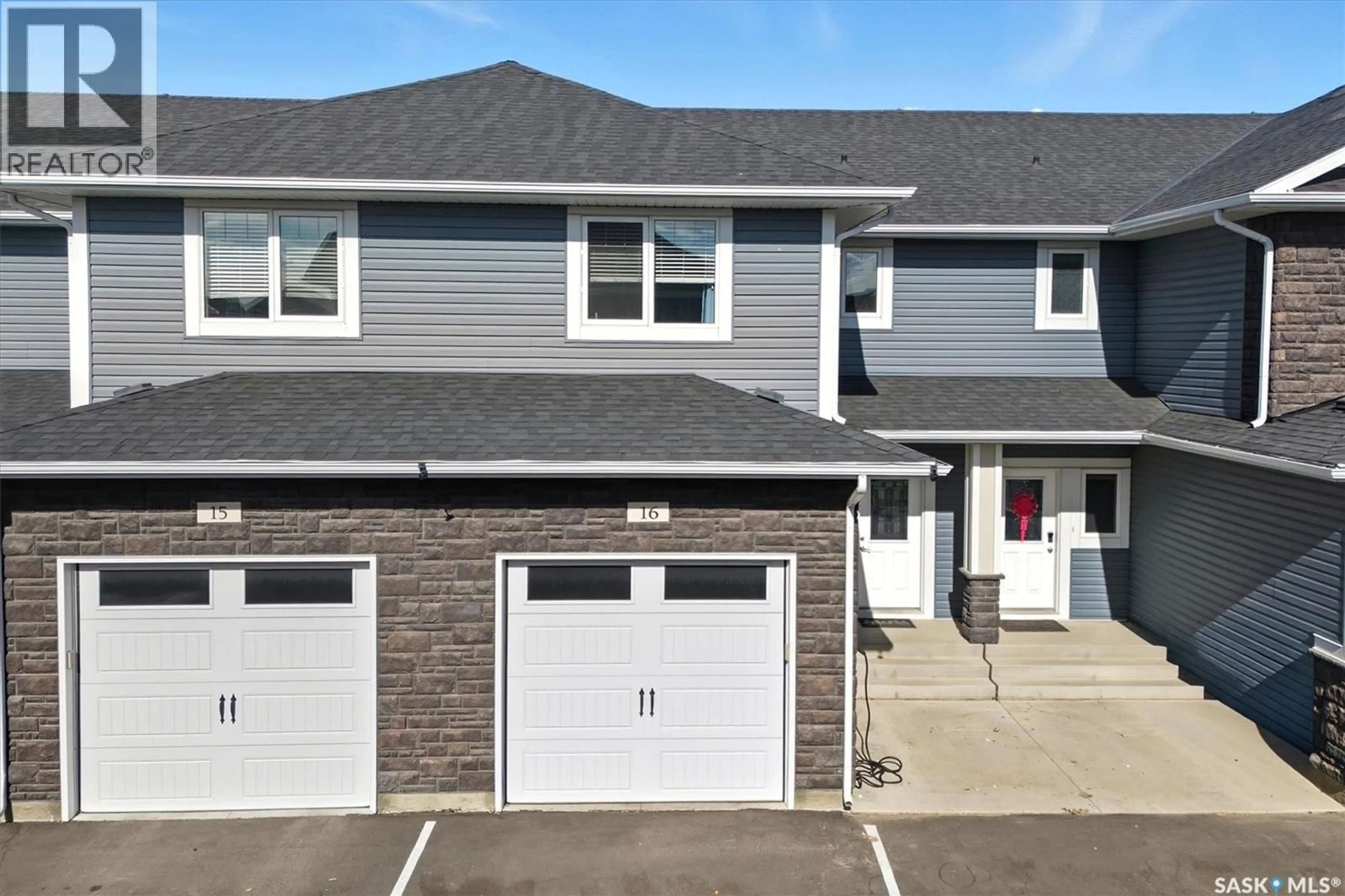 Home with vinyl exterior material, street for 16 15 VELTKAMP CRESCENT, Saskatoon Saskatchewan S7T0T7
