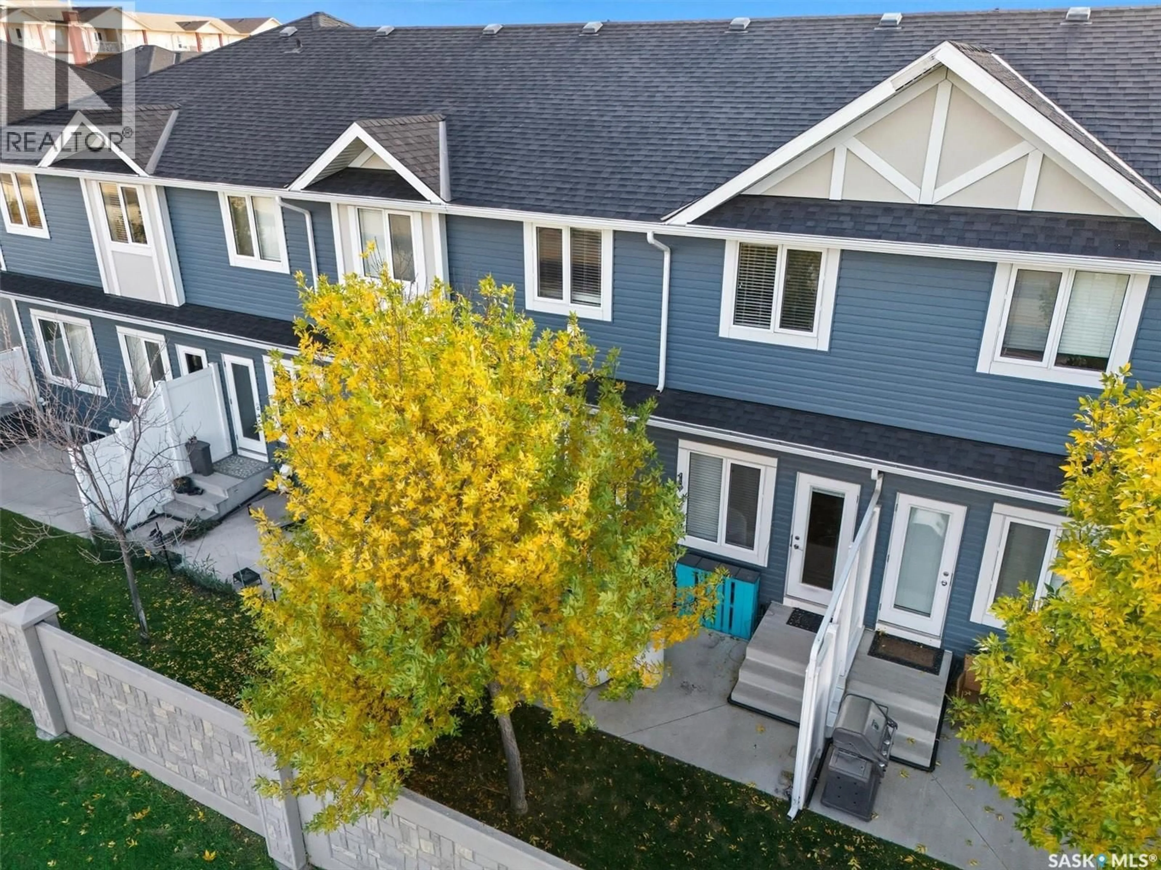 A pic from outside/outdoor area/front of a property/back of a property/a pic from drone, street for 16 15 VELTKAMP CRESCENT, Saskatoon Saskatchewan S7T0T7