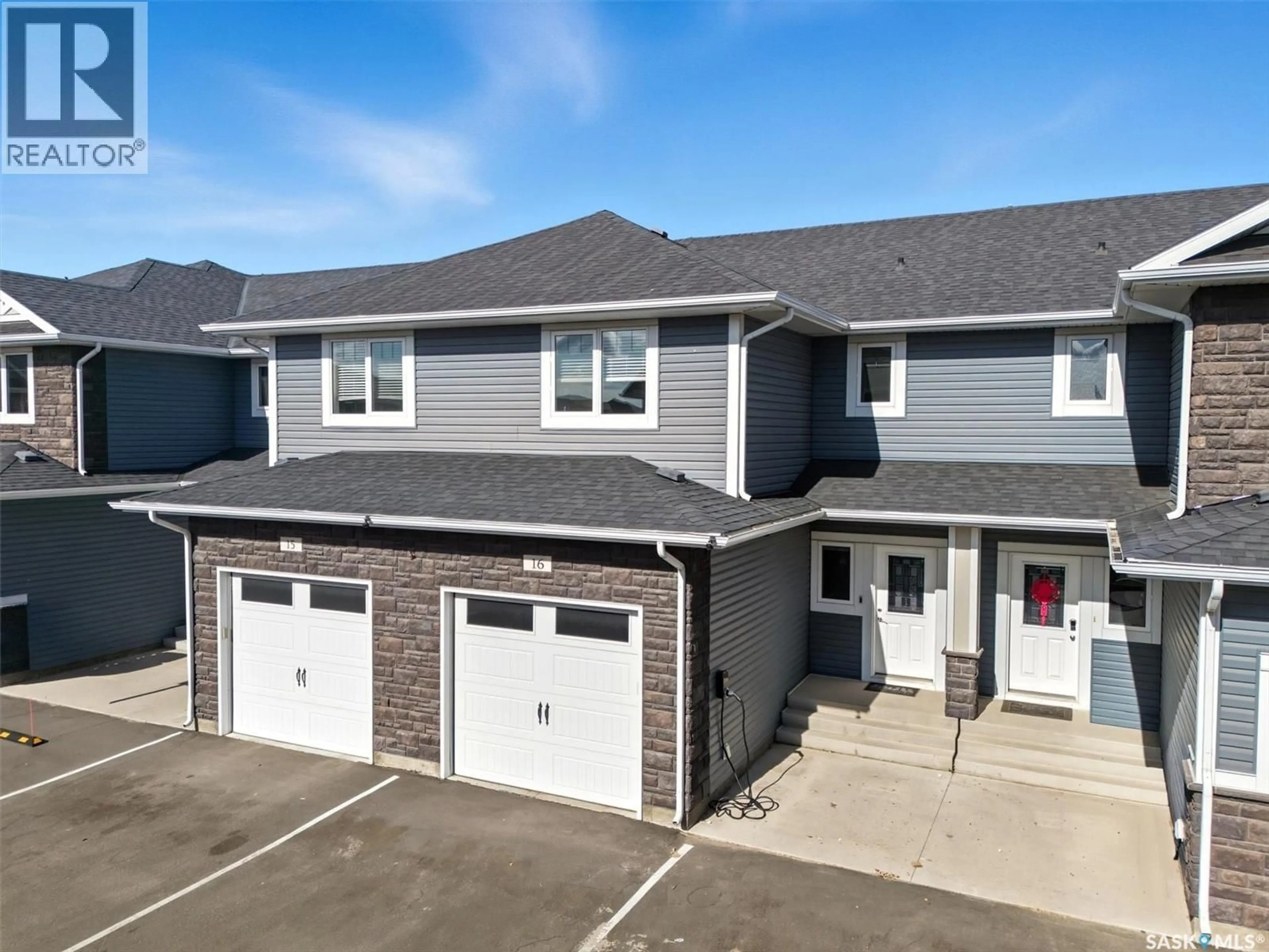 A pic from outside/outdoor area/front of a property/back of a property/a pic from drone, building for 16 15 VELTKAMP CRESCENT, Saskatoon Saskatchewan S7T0T7