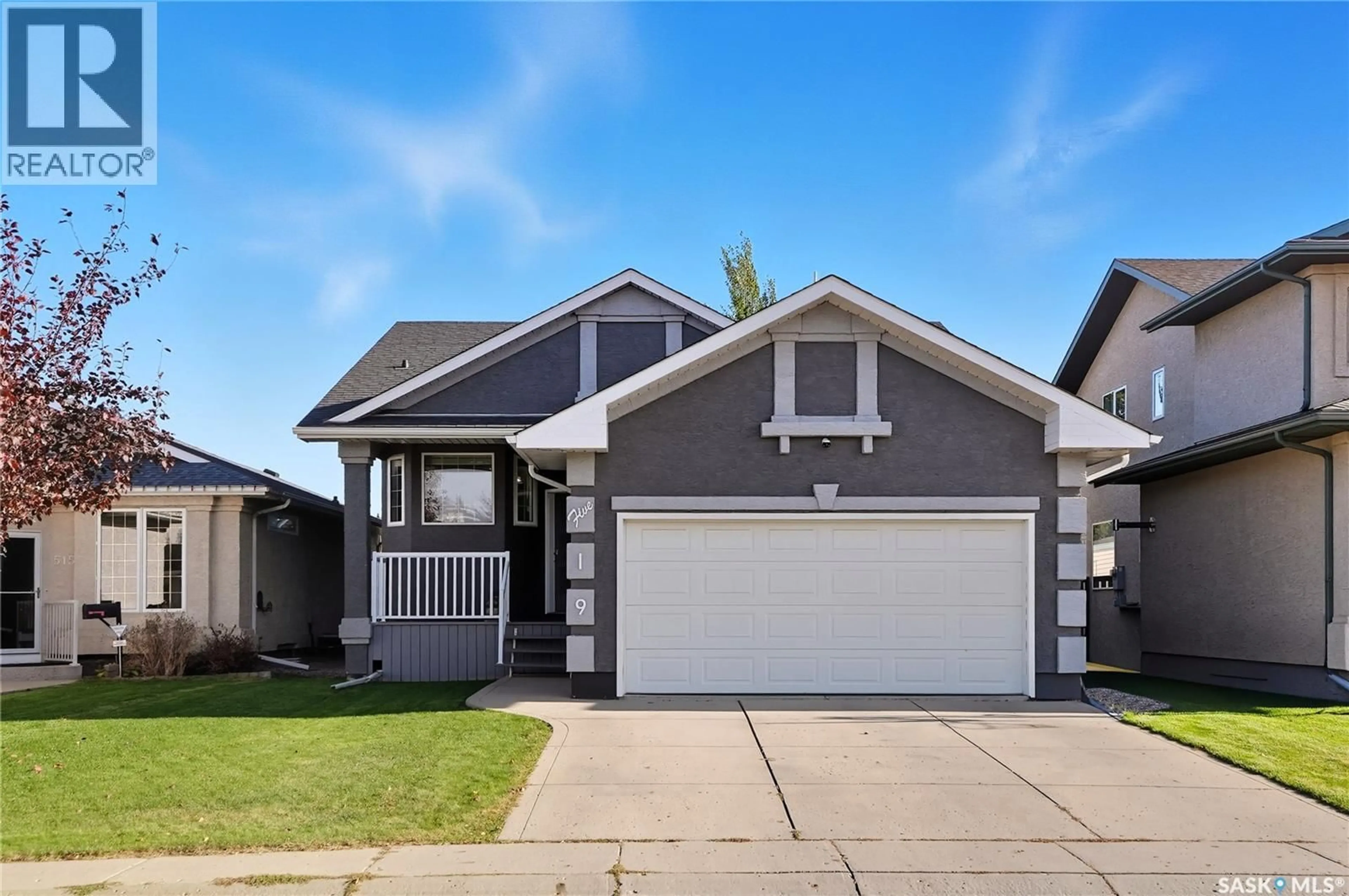 Home with vinyl exterior material, street for 519 GUENTER CRESCENT, Saskatoon Saskatchewan S7N4P8
