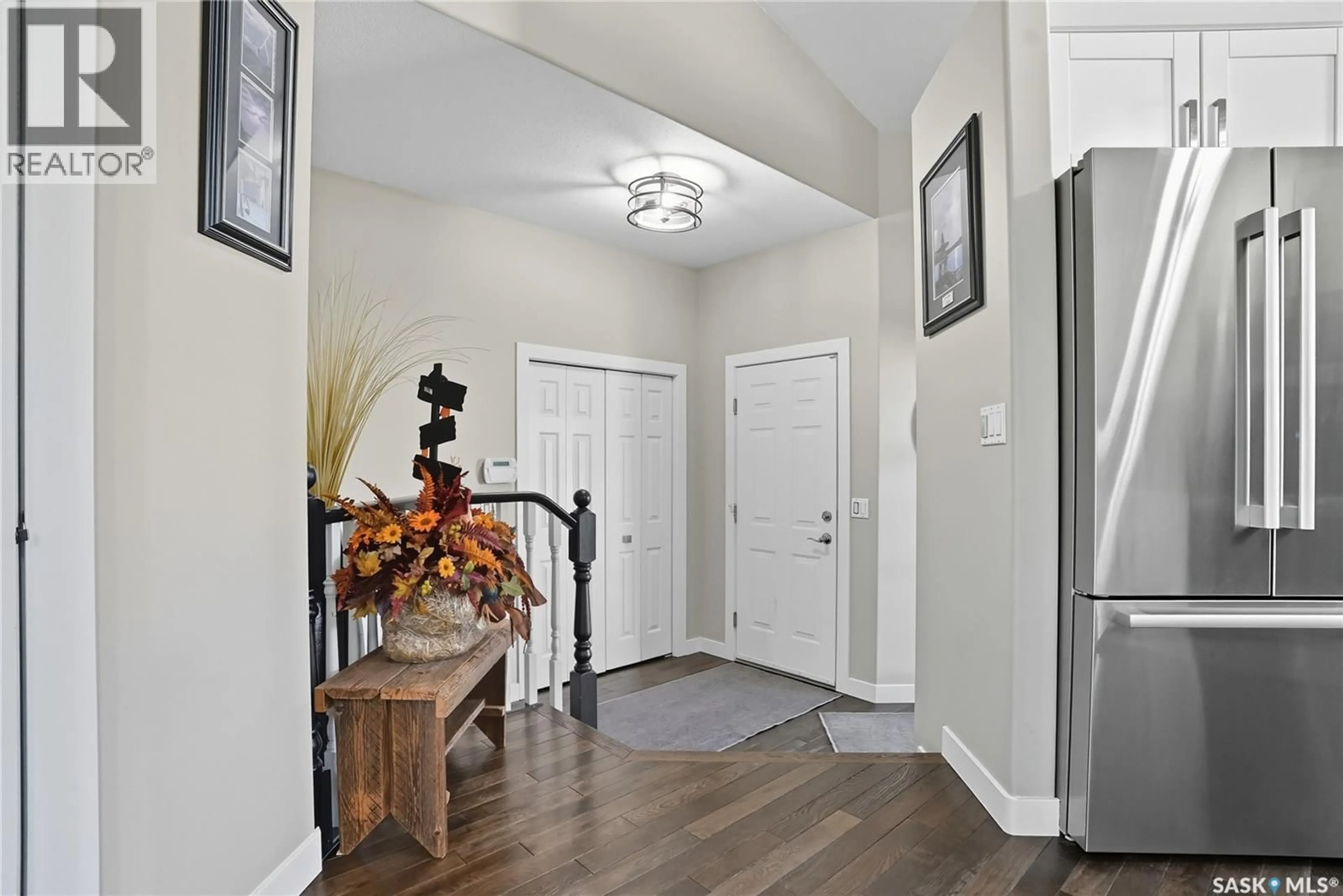 Indoor entryway for 519 GUENTER CRESCENT, Saskatoon Saskatchewan S7N4P8