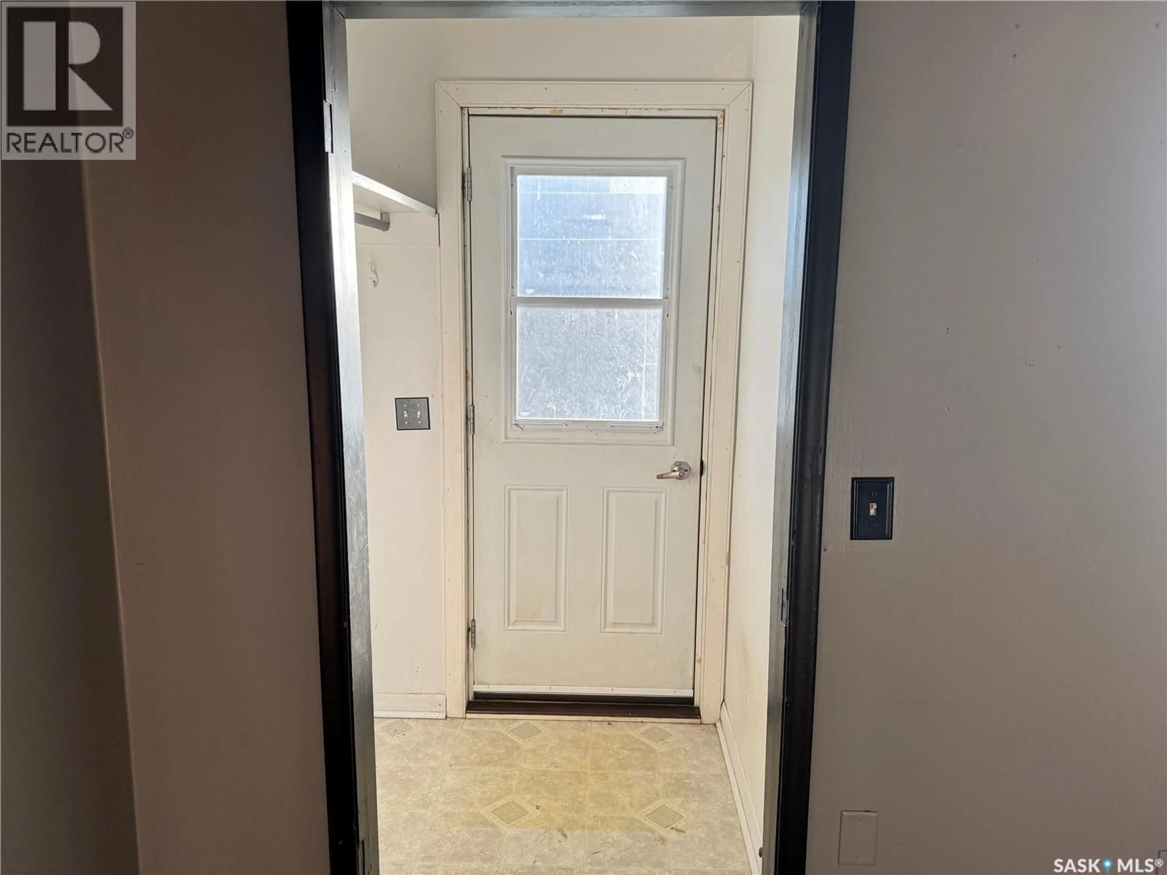 Unknown for 325 V AVENUE, Saskatoon Saskatchewan S7M3E4