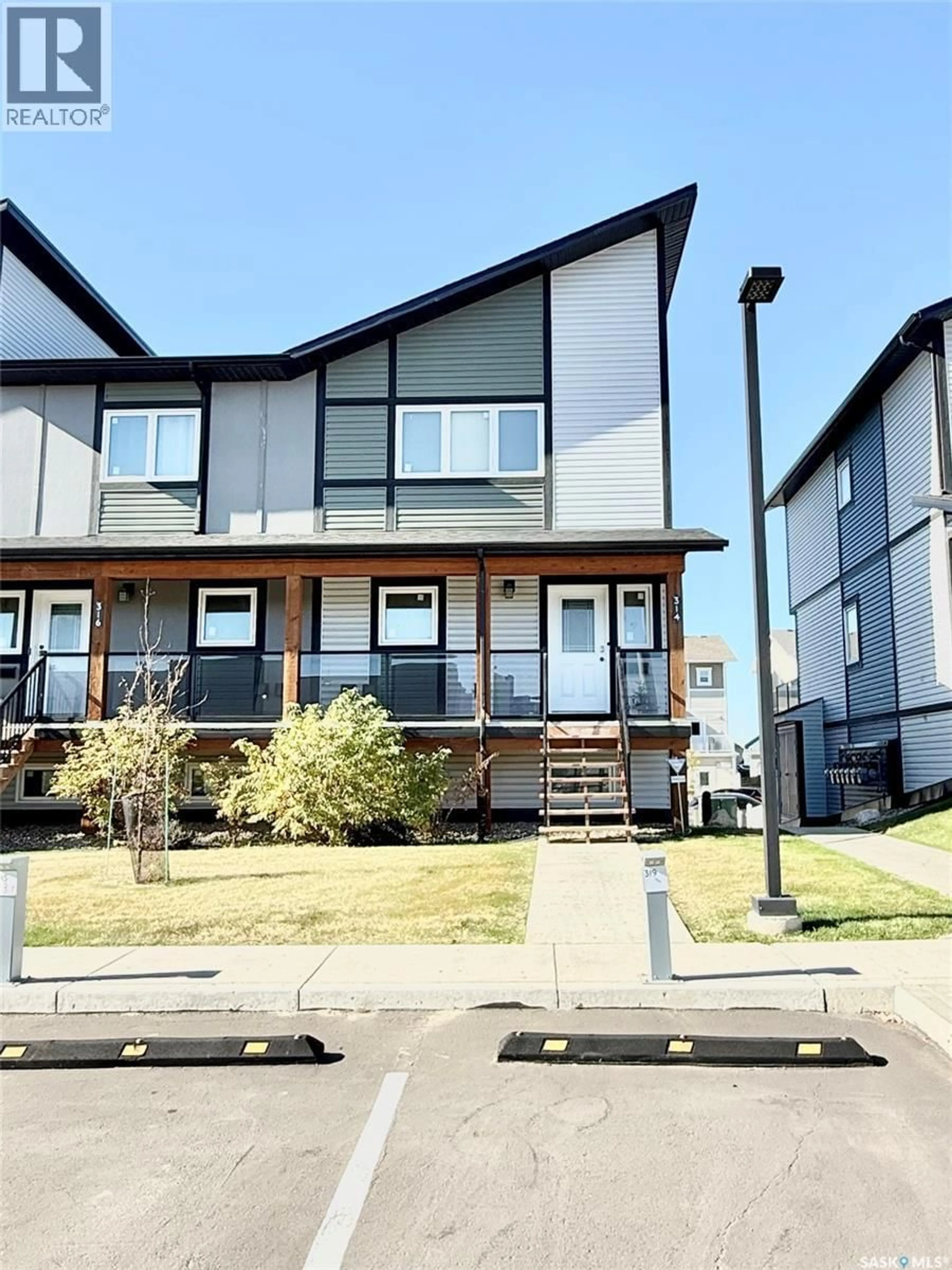 Home with vinyl exterior material, street for 620 - 314 CORNISH ROAD, Saskatoon Saskatchewan S7T0Y3