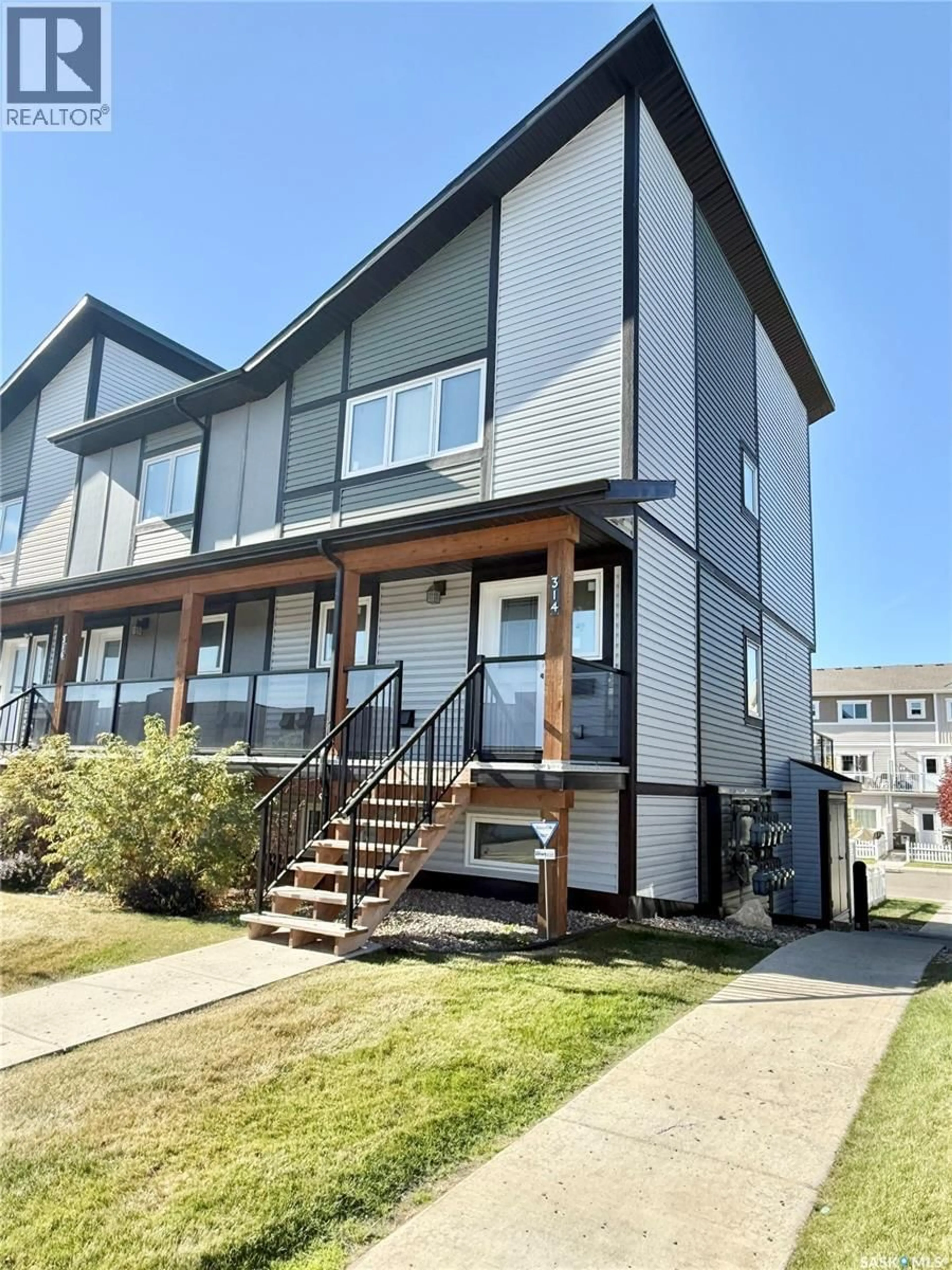 Home with vinyl exterior material, street for 620 - 314 CORNISH ROAD, Saskatoon Saskatchewan S7T0Y3