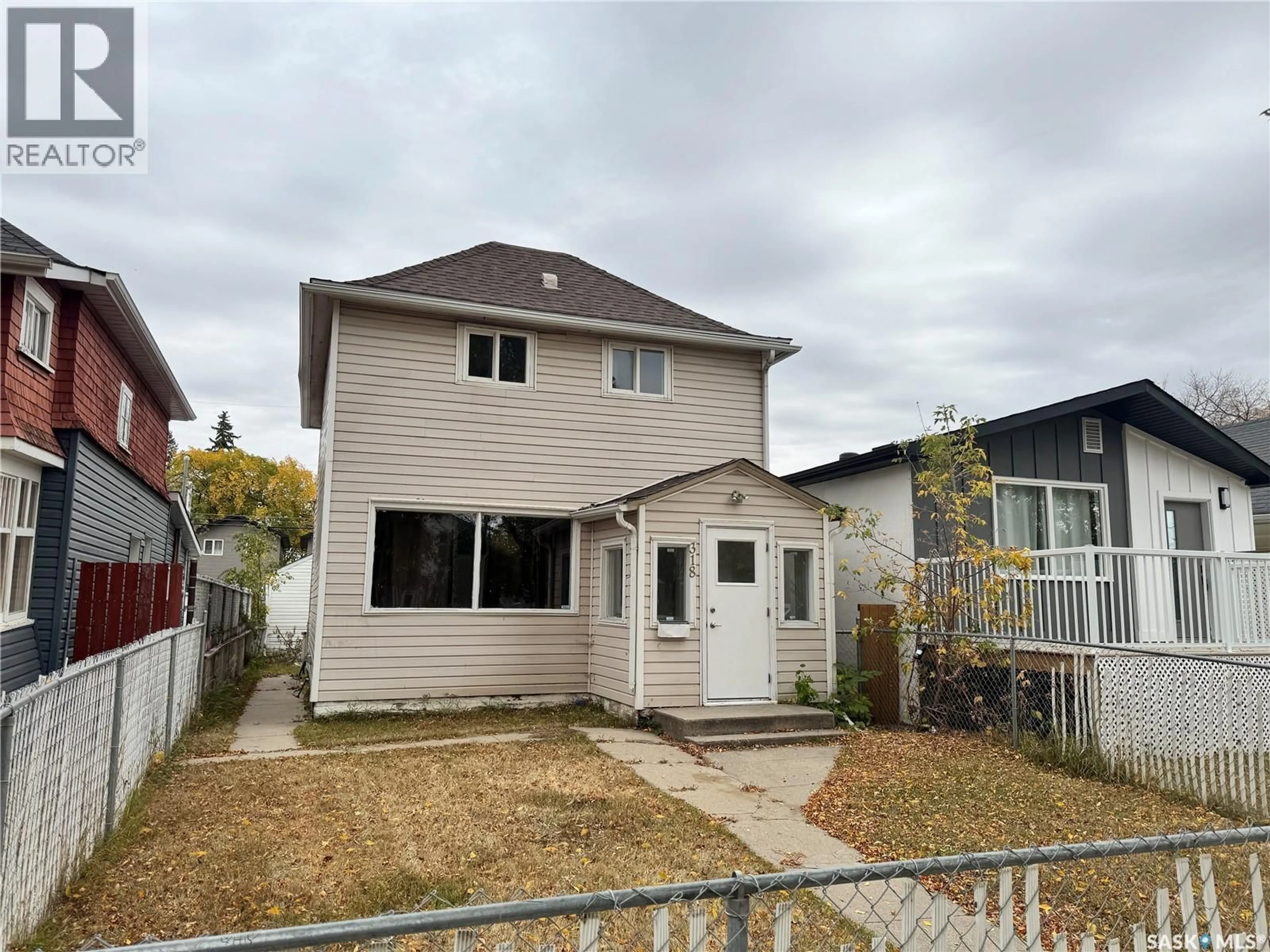 A pic from outside/outdoor area/front of a property/back of a property/a pic from drone, street for 318 H AVENUE, Saskatoon Saskatchewan S7M1W3