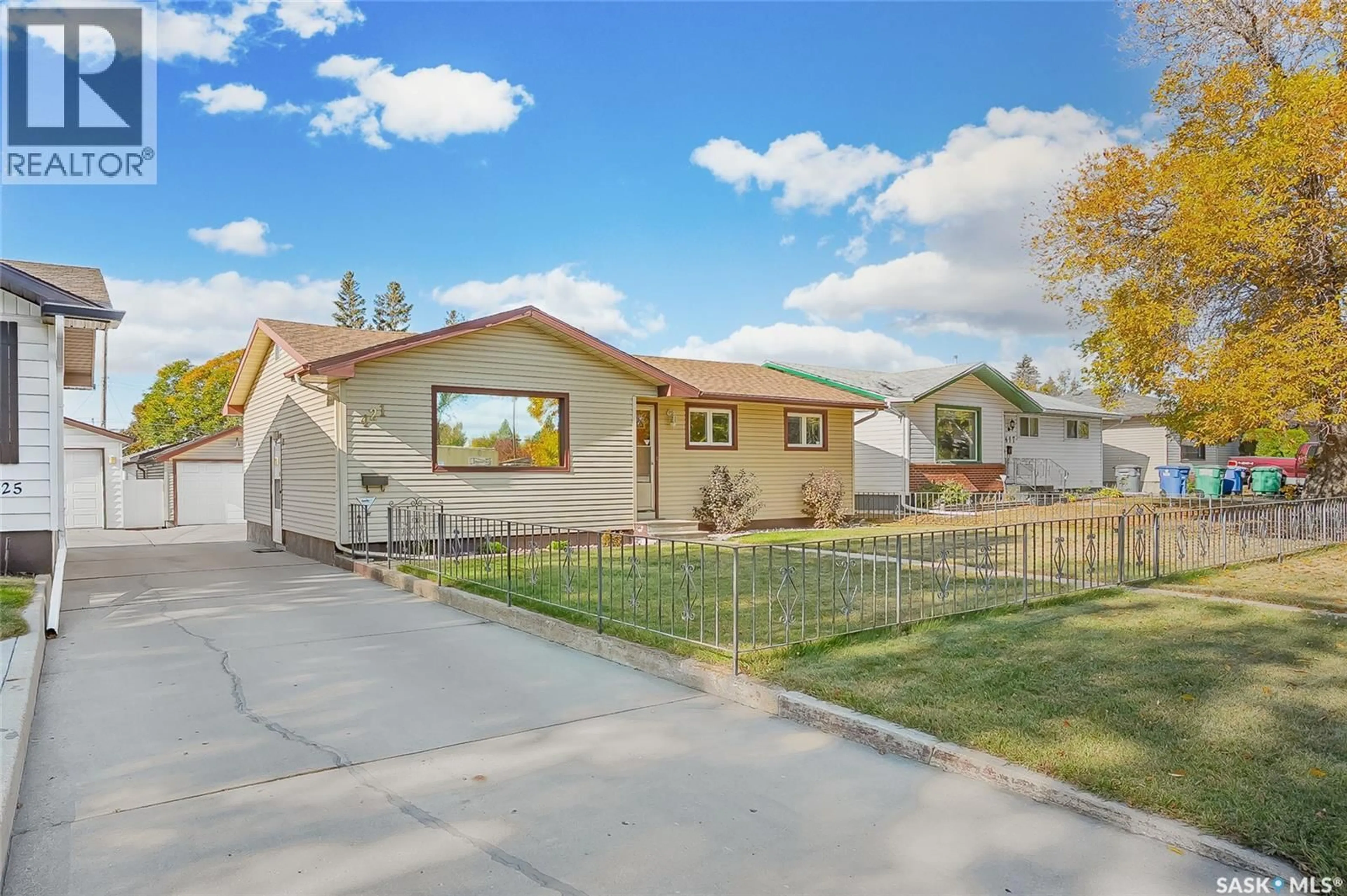 Home with vinyl exterior material, street for 421 WINNIPEG AVENUE, Saskatoon Saskatchewan S7M3M6