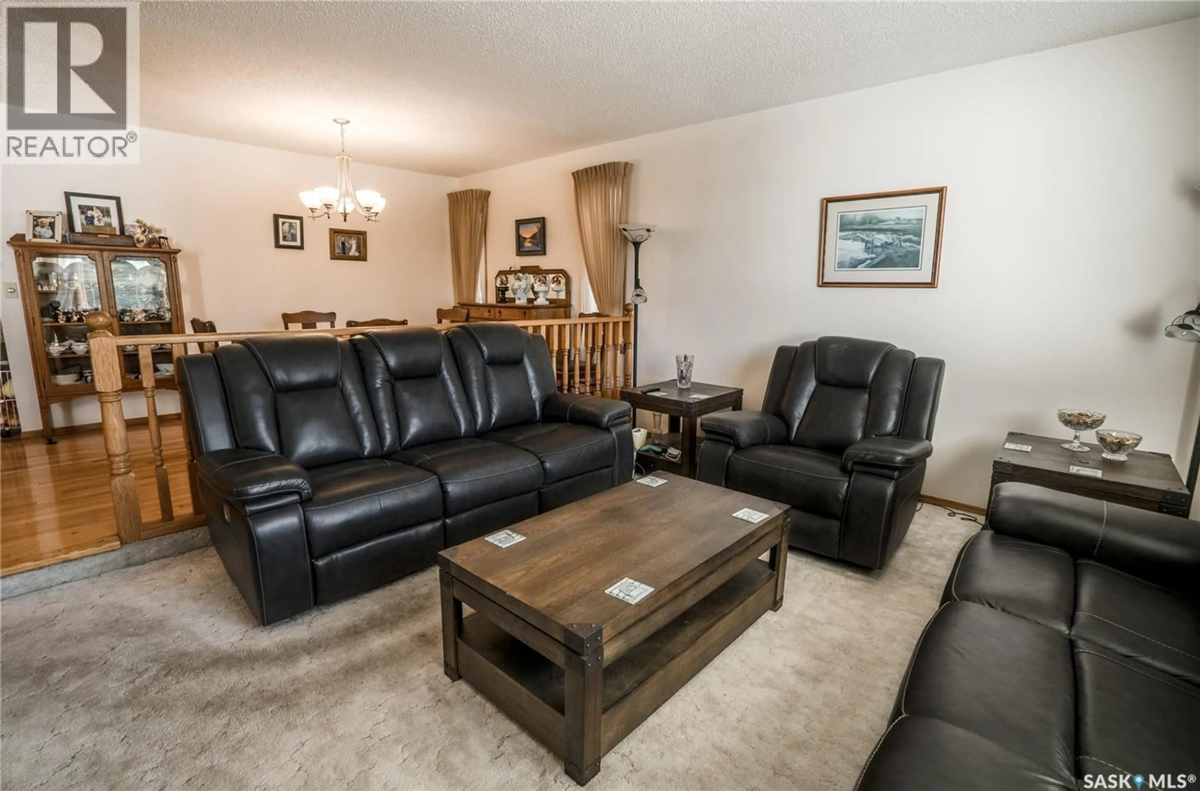 Living room with furniture, wood/laminate floor for 531 SMOOTHSTONE CRESCENT, Saskatoon Saskatchewan S7J4T4