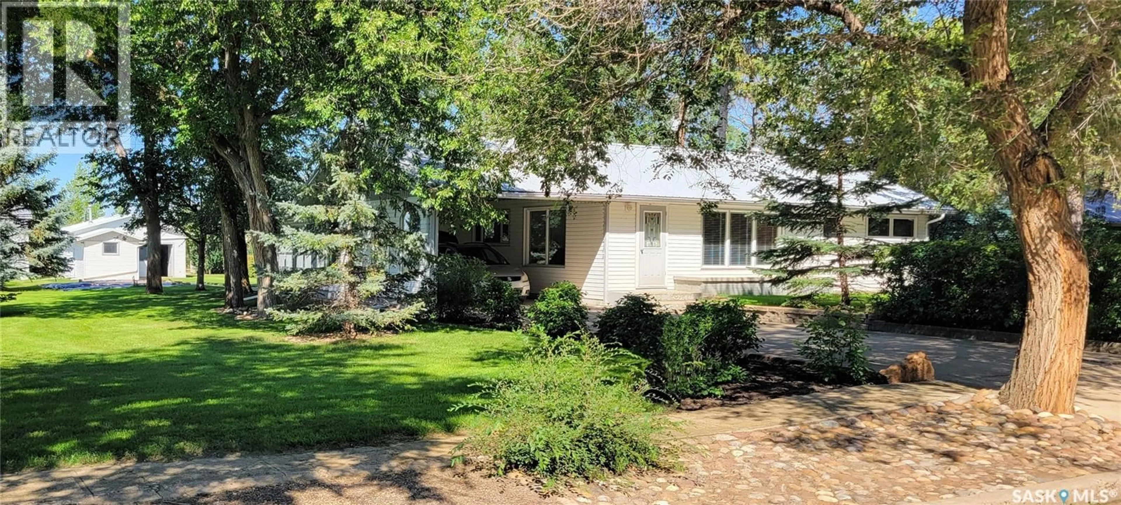 Home with vinyl exterior material, street for 33 MAIN STREET, Willow Bunch Rm No. 42 Saskatchewan S0H3T0