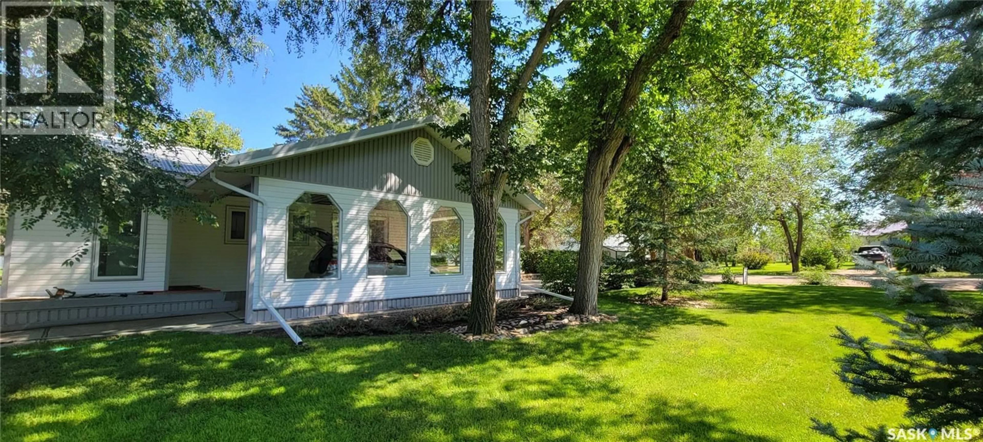 Patio, street for 33 MAIN STREET, Willow Bunch Rm No. 42 Saskatchewan S0H3T0