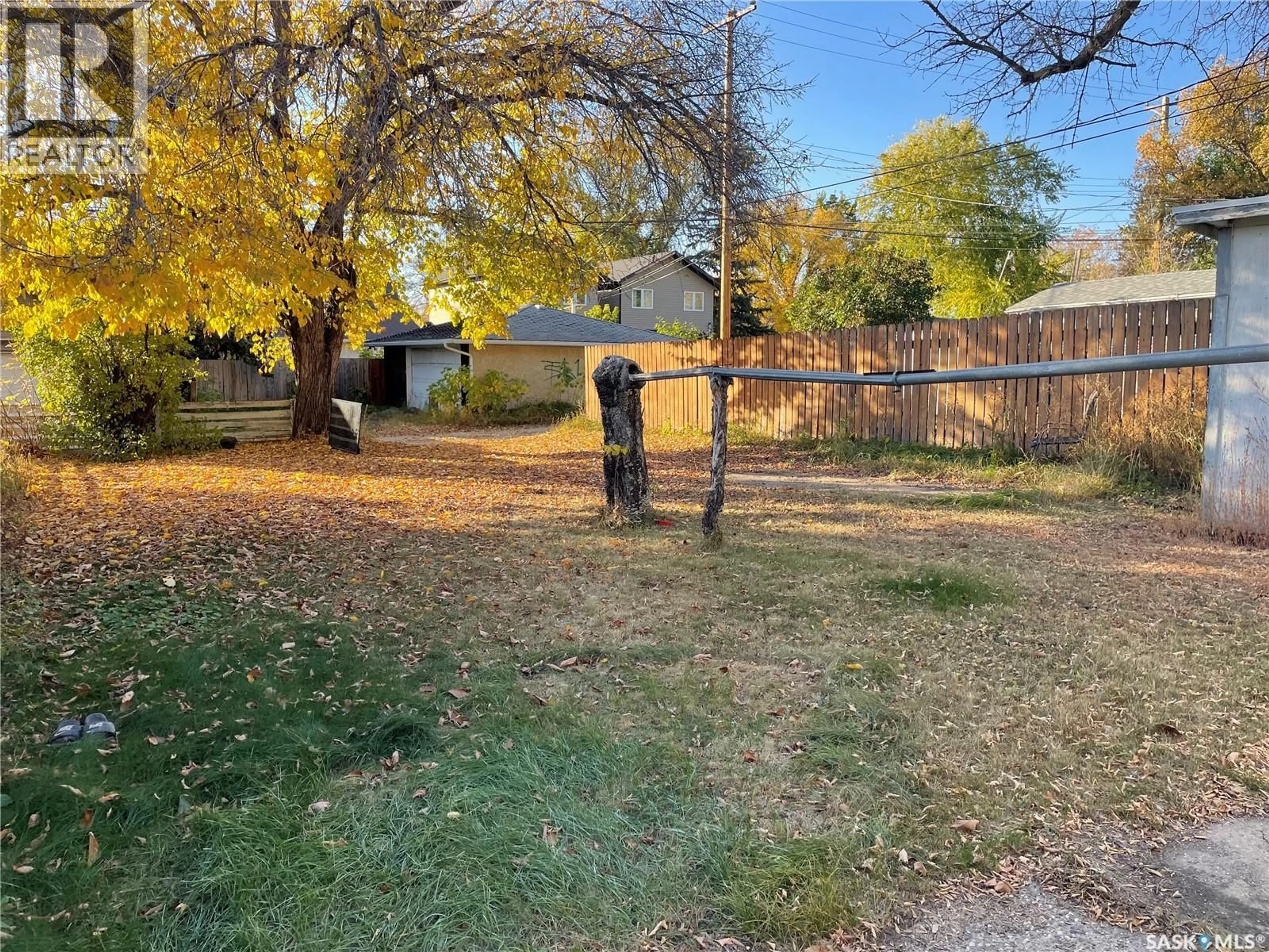 A pic from outside/outdoor area/front of a property/back of a property/a pic from drone, street for 223 J AVENUE, Saskatoon Saskatchewan S7L2J8