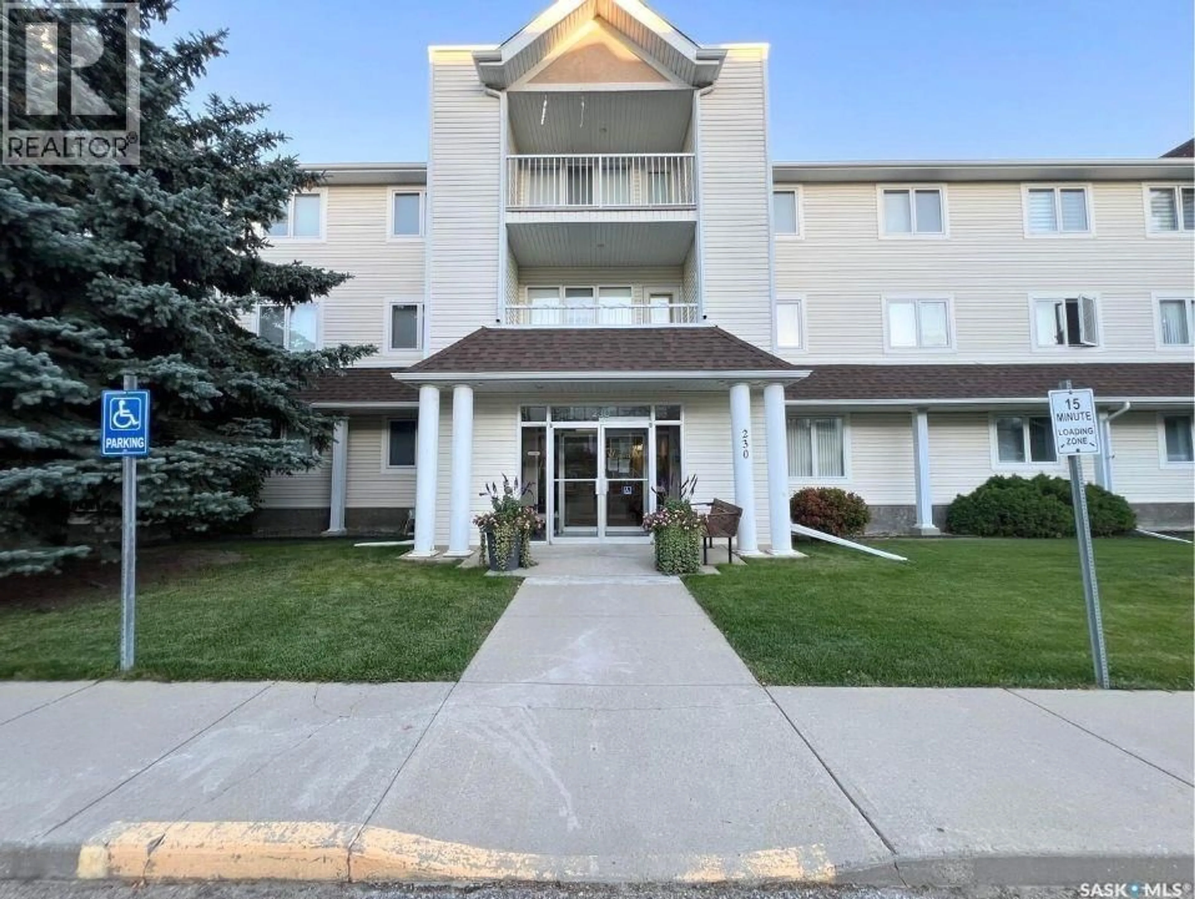 Indoor foyer for 201 230 LISTER KAYE CRESCENT, Swift Current Saskatchewan S9H0A2